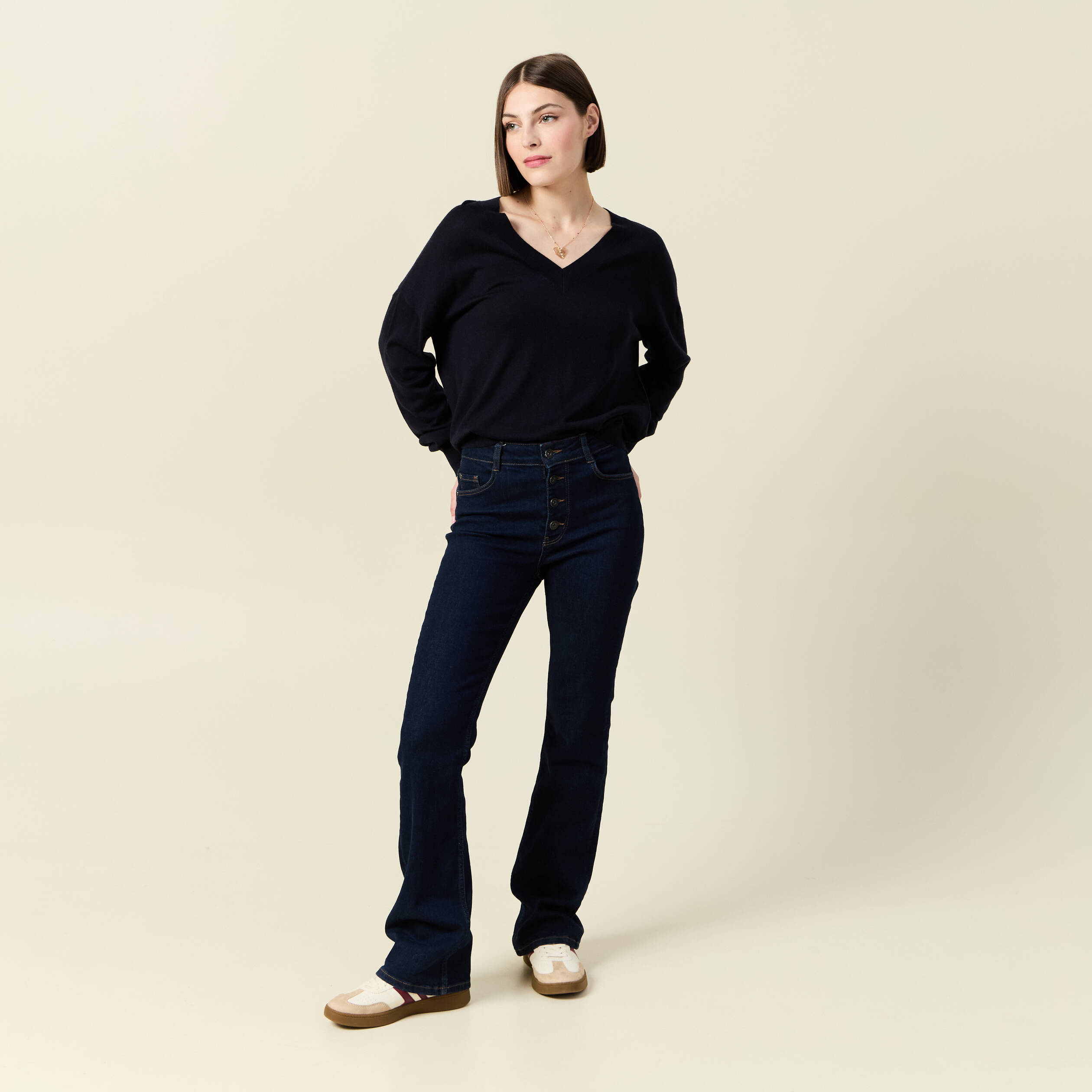pull fin col v manches longues bleu fonce femme Pull fin col V manches longues bleu foncé femme