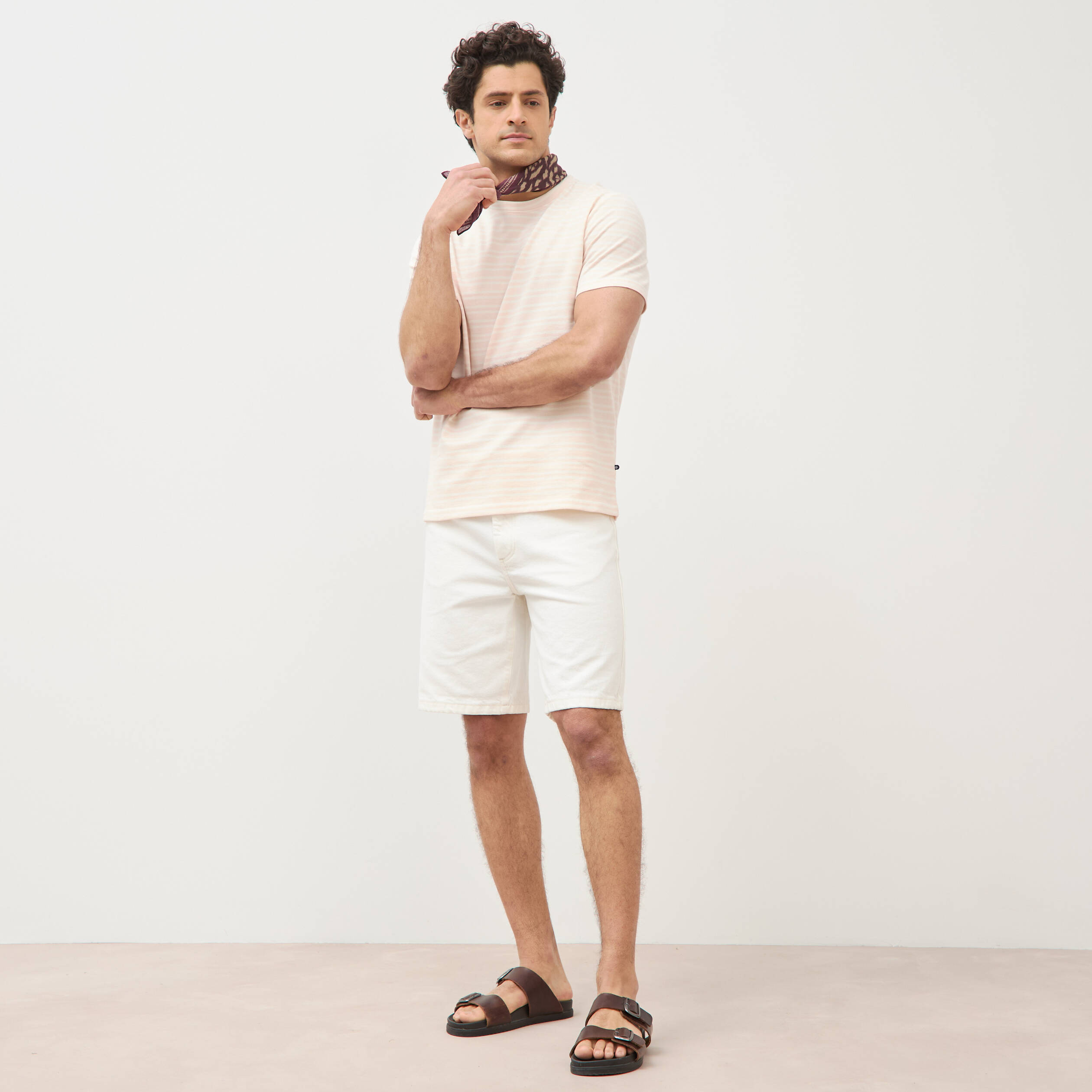 T-shirt ray&eacute; col rond manches courtes rose poudr&eacute;e homme