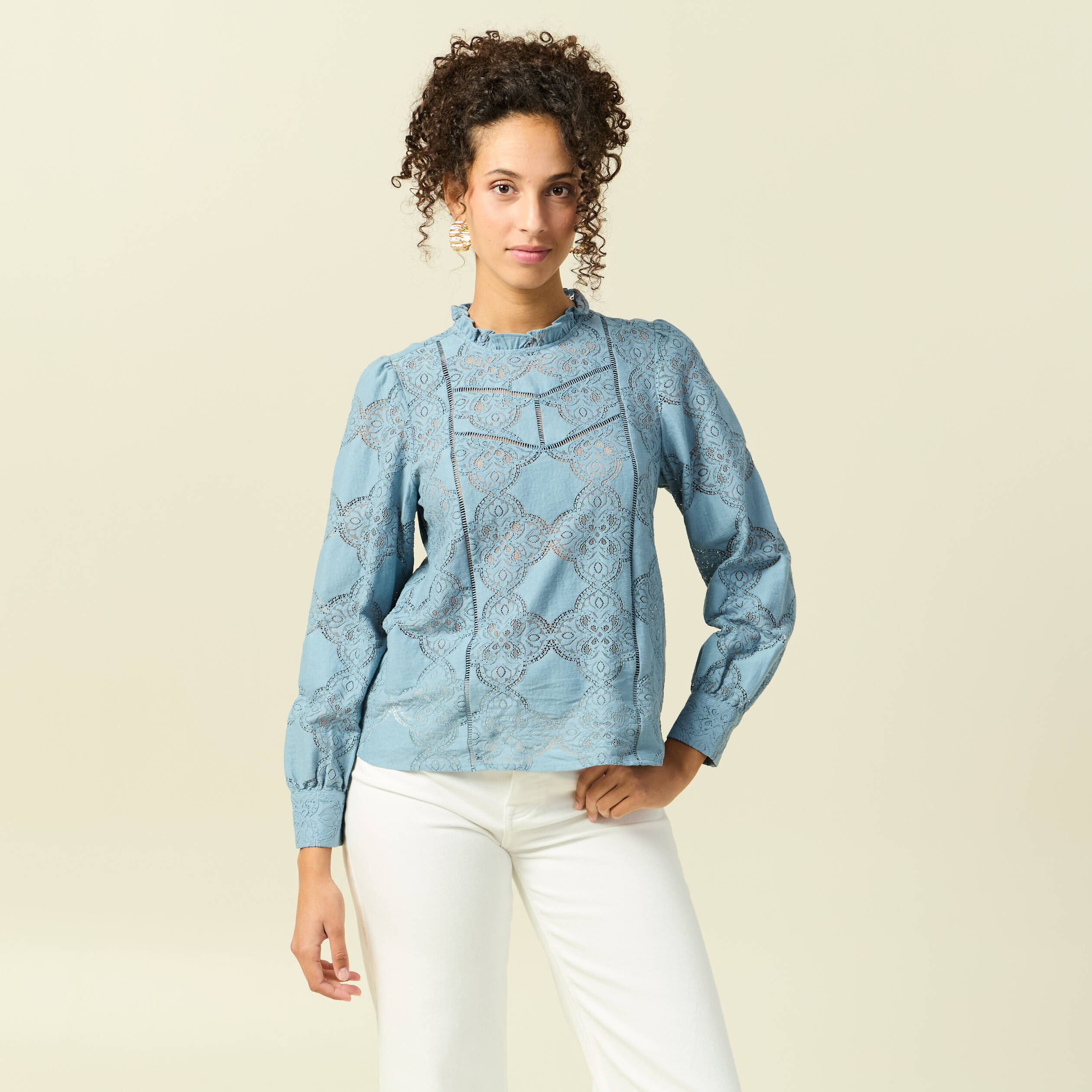 Blouse cintr&eacute;e dentelle manches longues gris femme