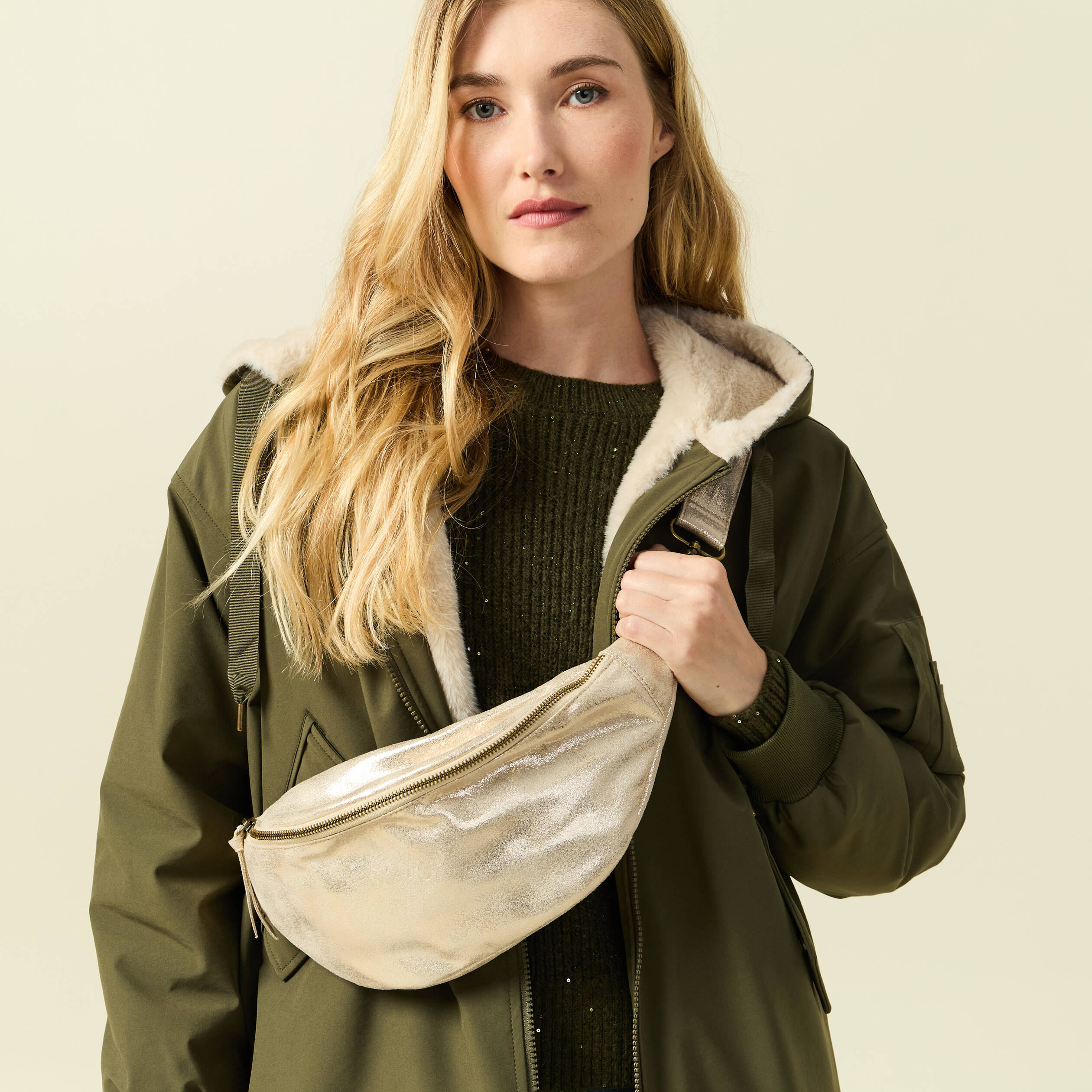 Sac banane métallisé beige femme