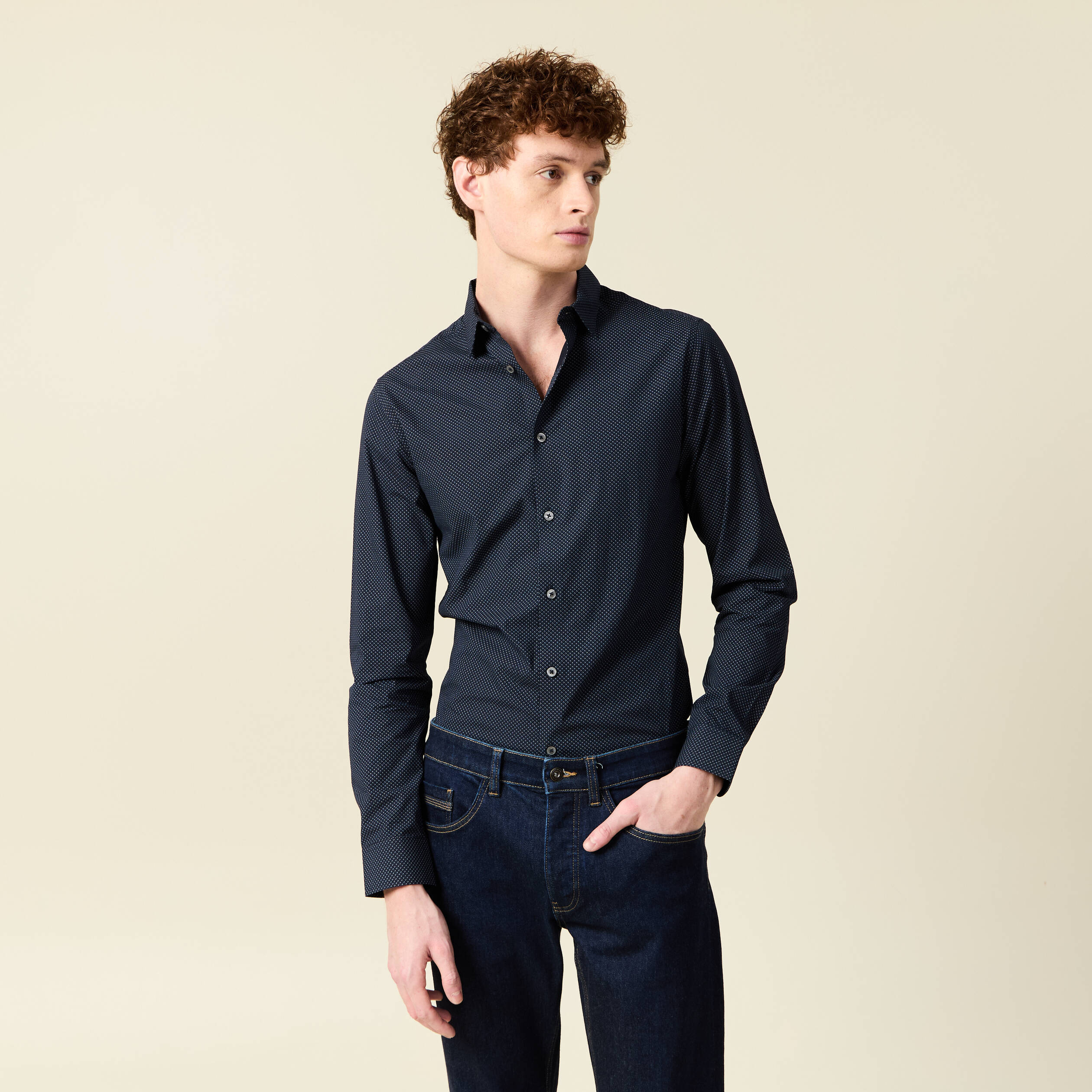 Chemise cintr&eacute;e en coton manches longues bleu marine homme