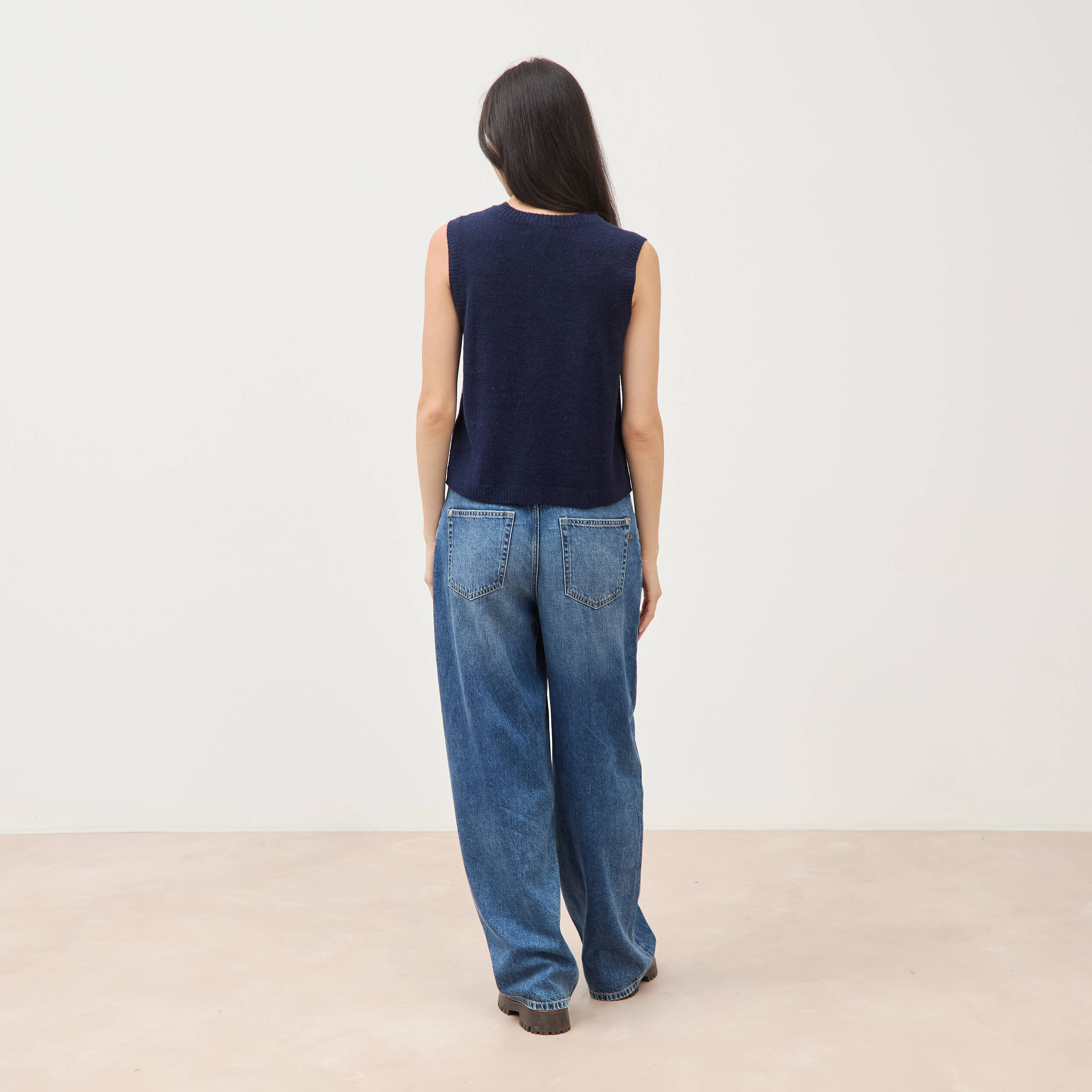Pull droit court sans manches col rond bleu marine femme