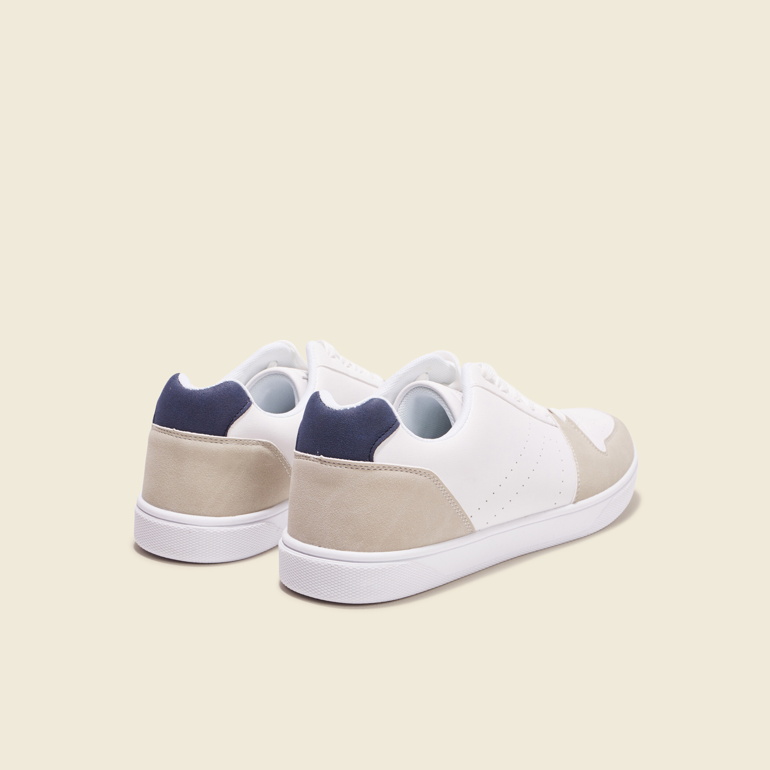 baskets plates a lacets blanc homme Baskets plates à lacets blanc homme