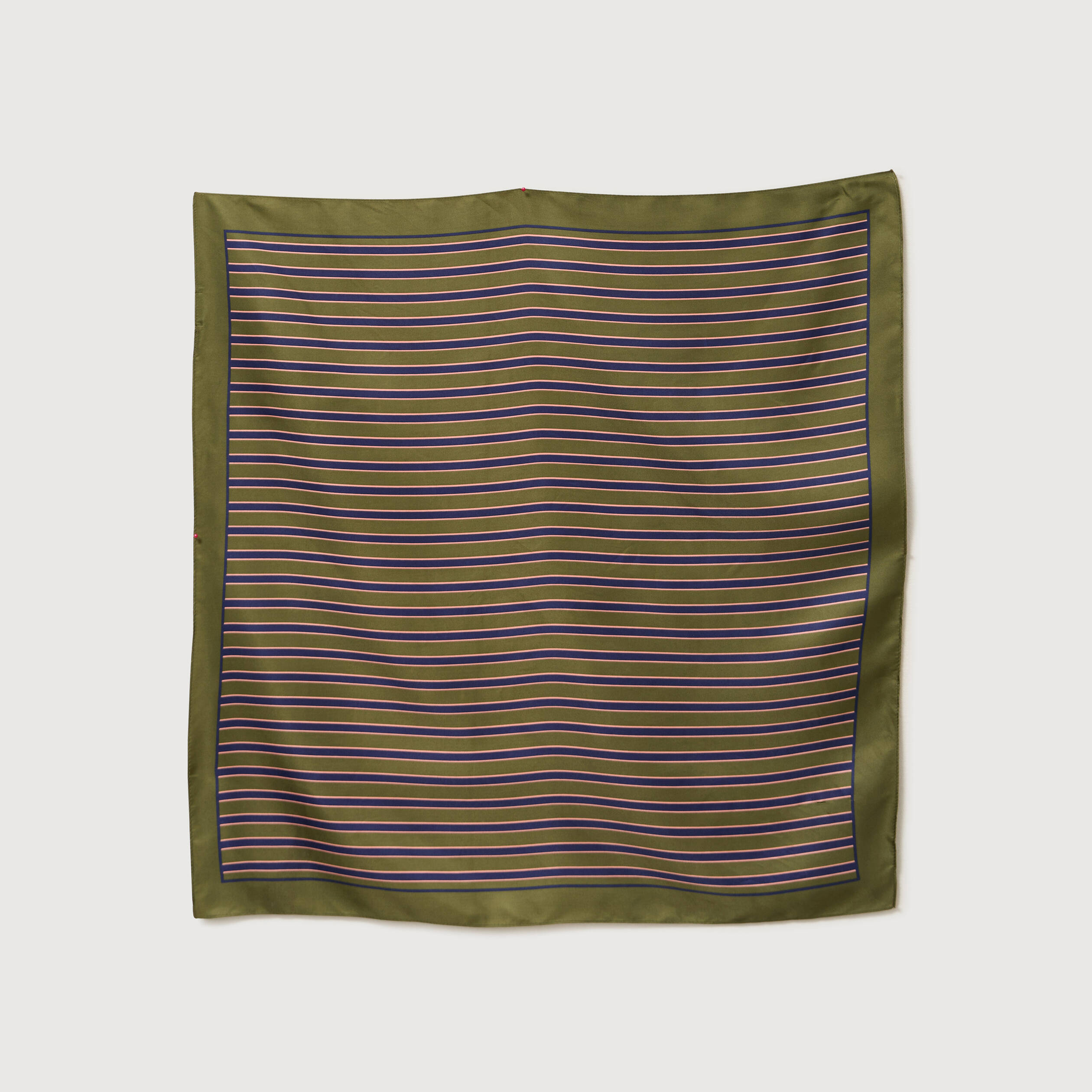 Foulard ray&eacute; satin&eacute; vert kaki femme