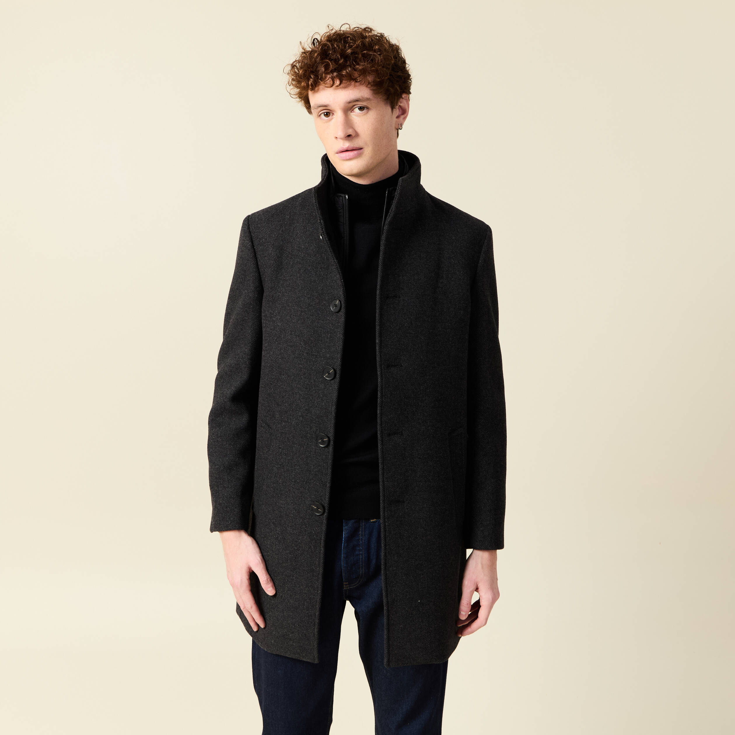 Manteau droit long col montant noir homme