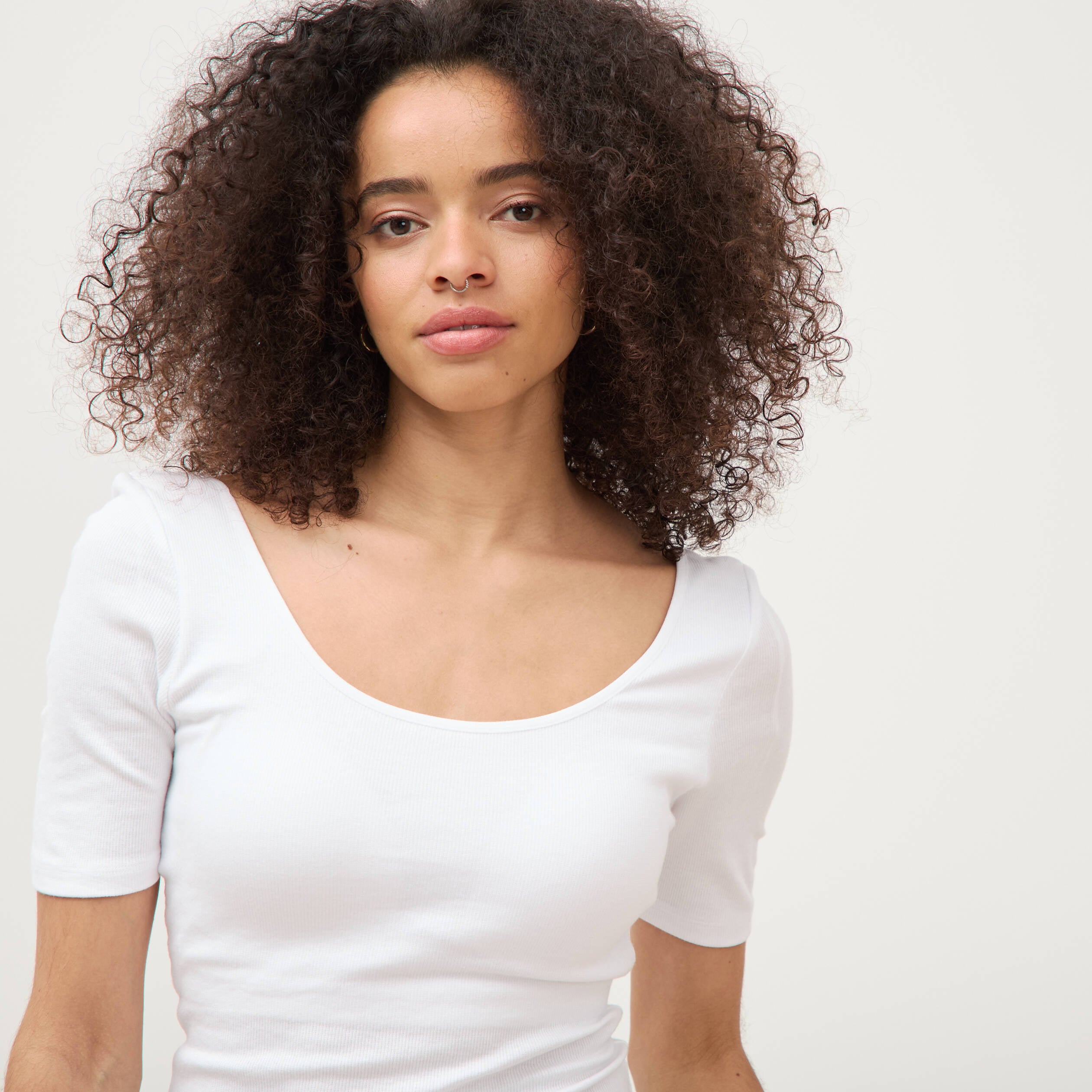 T-shirt ajust&eacute; avec brassi&egrave;re int&eacute;gr&eacute;e blanc femme