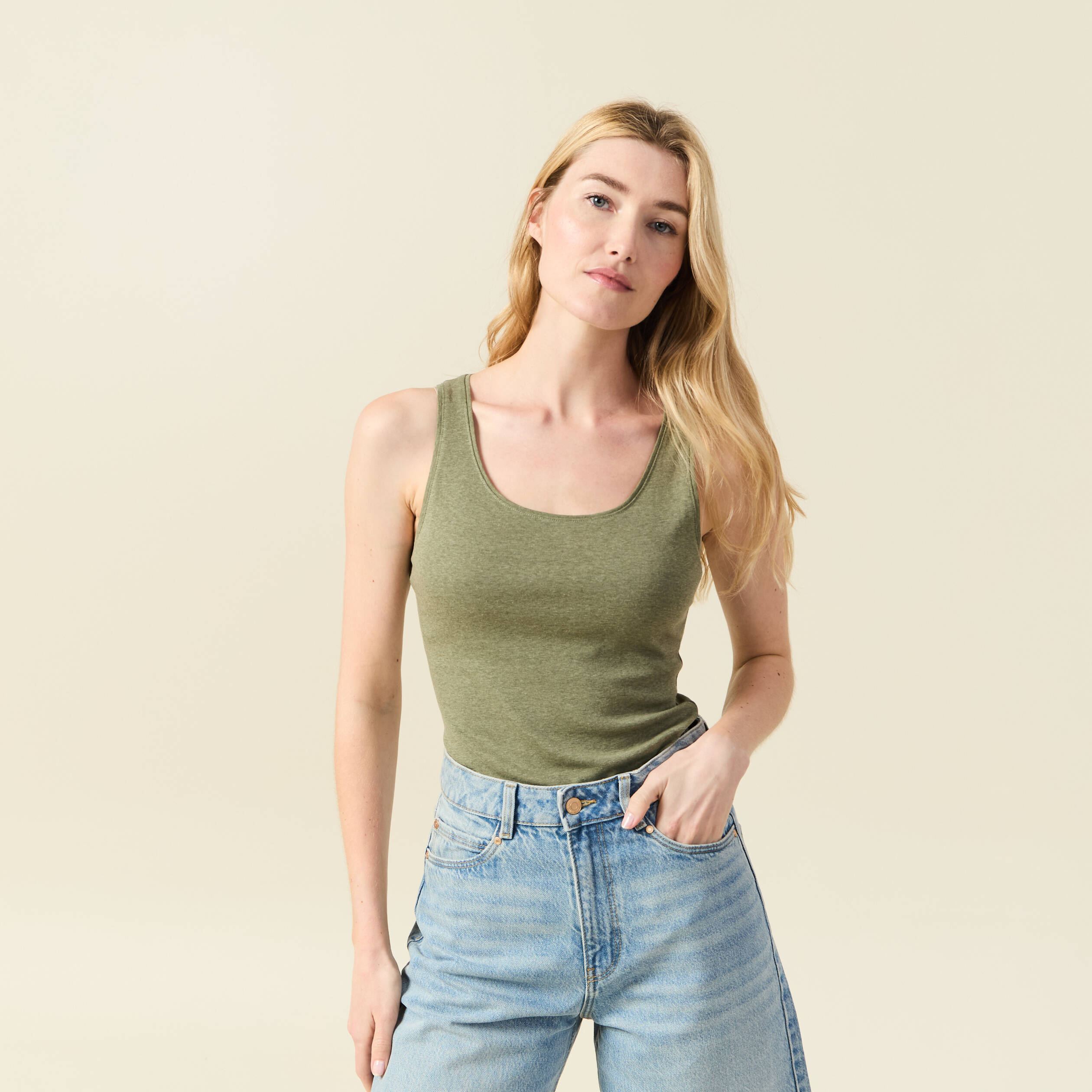 debardeur femme uni col arrondi instinct vert kaki femme Débardeur femme uni col arrondi Instinct vert kaki femme