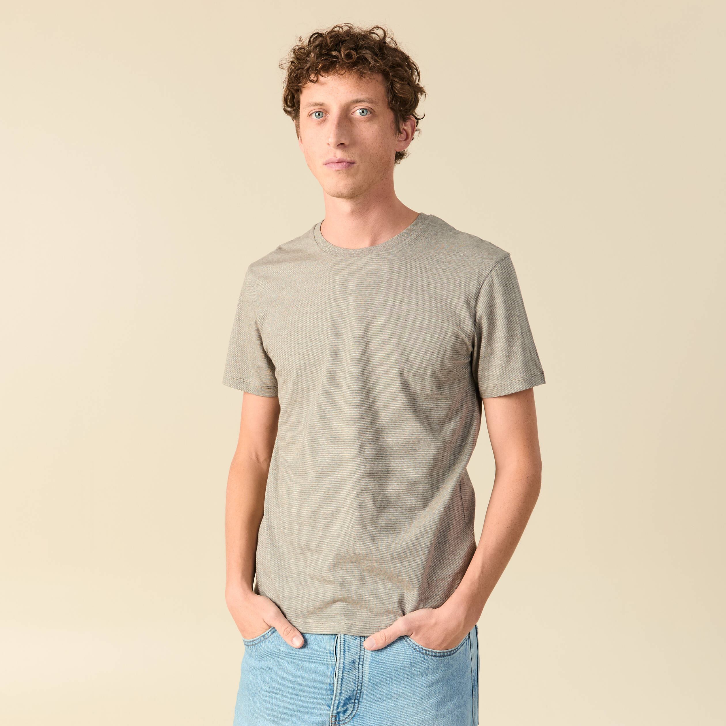 T-shirt cintr&eacute; col rond manches courtes taupe homme