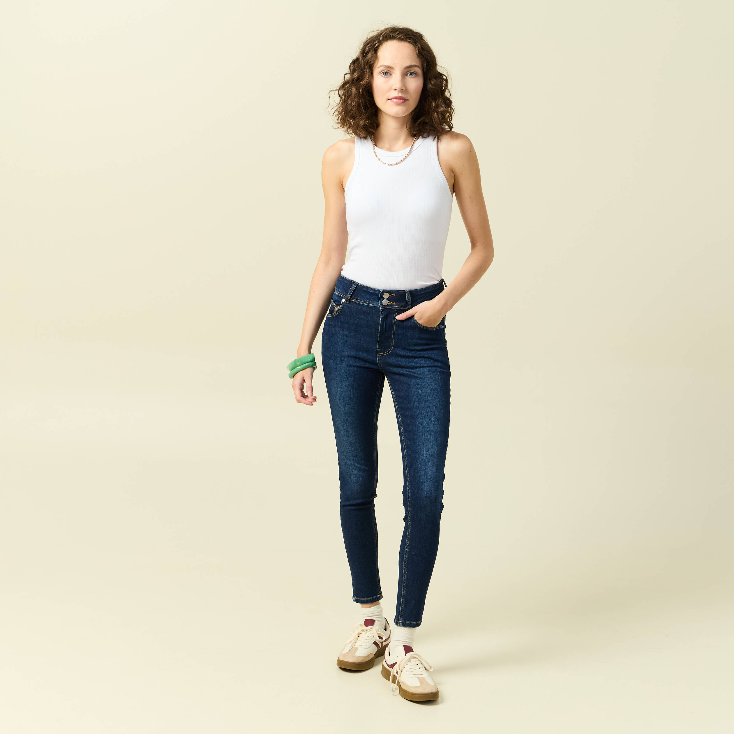 Jeans skinny 7/8&egrave;me taille haute denim brut femme