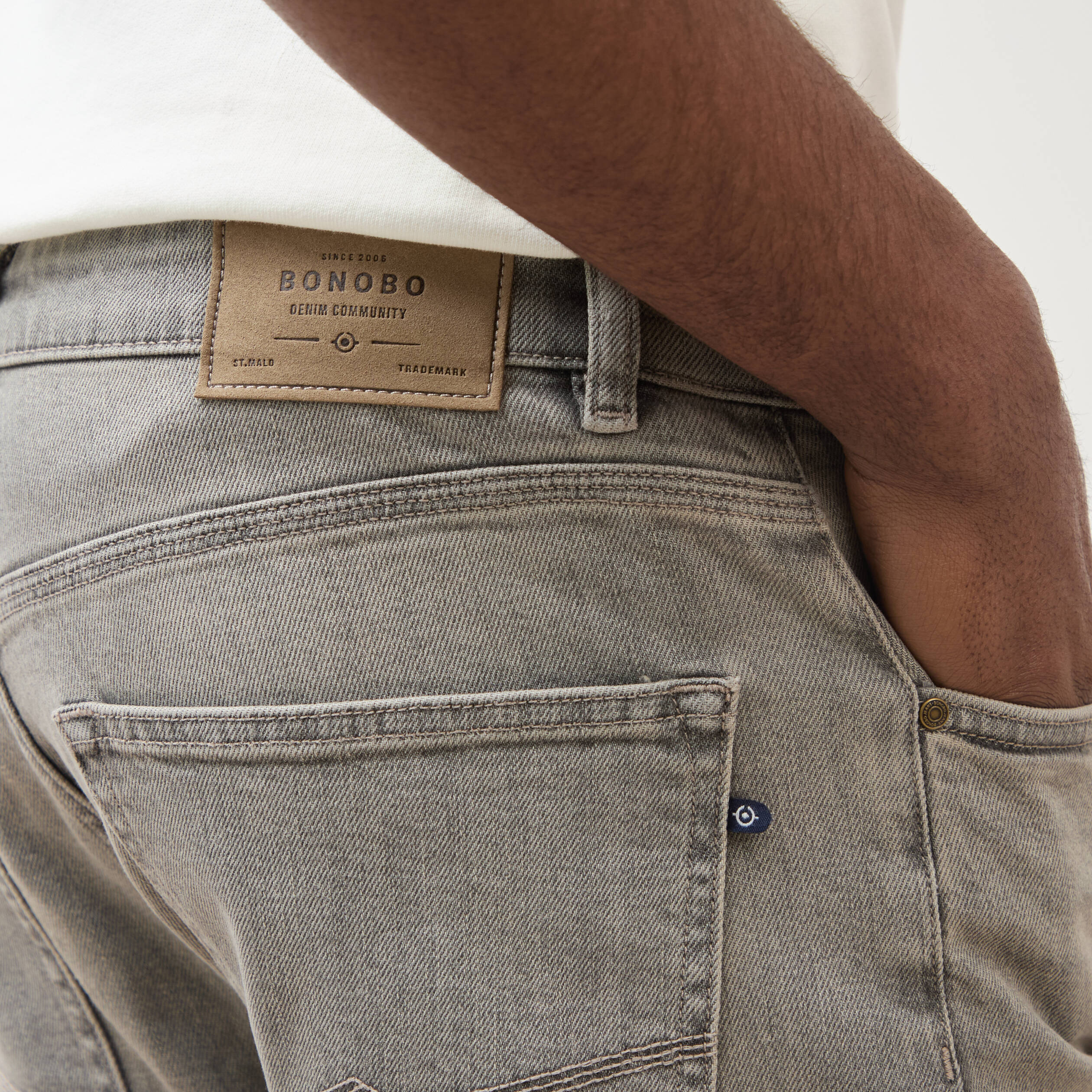 Jeans straight longueur 32 en coton denim snow gris homme