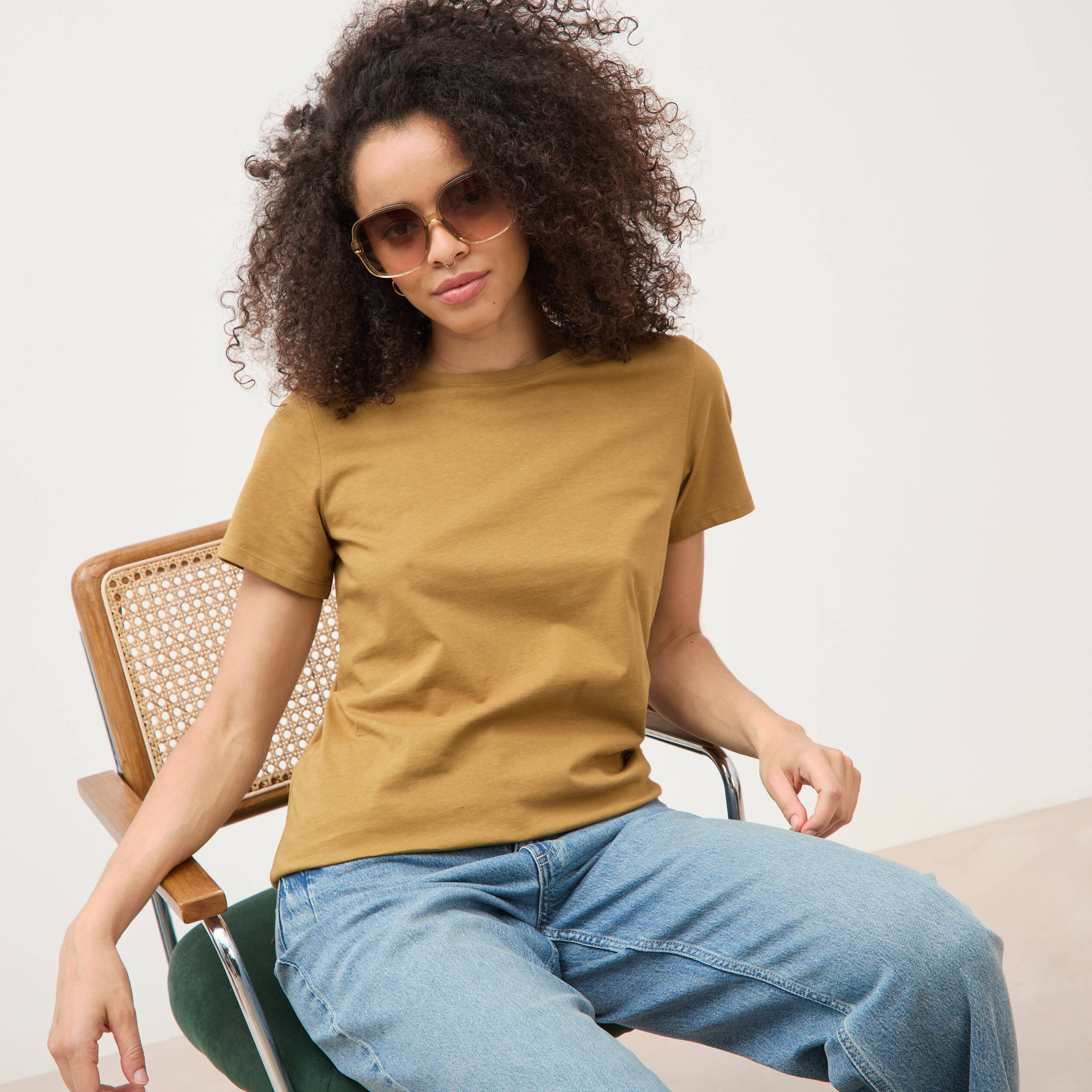T-shirt cintr&eacute; col rond manches courtes camel femme