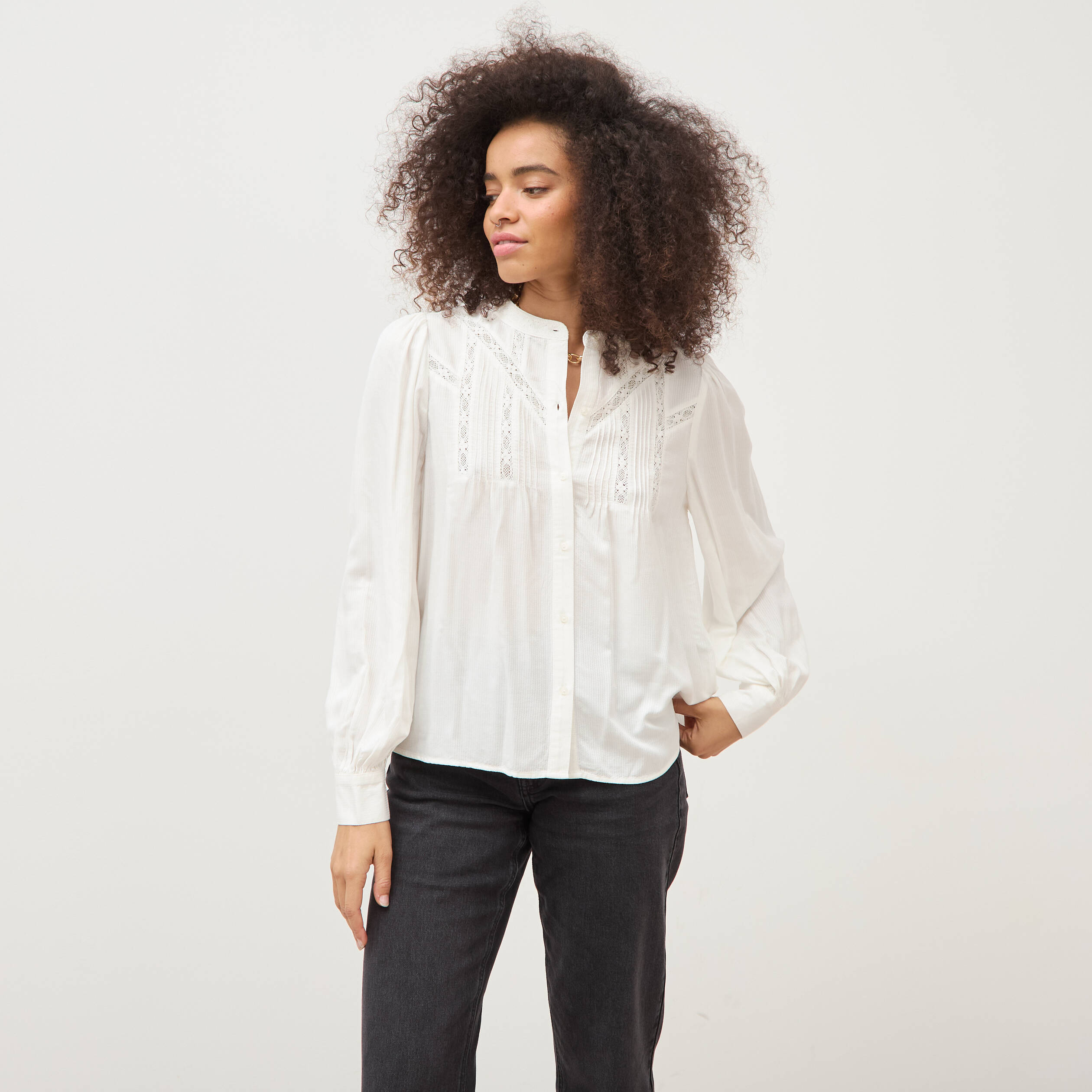 Blouse ajour&eacute;e col rond manches longues ecru femme