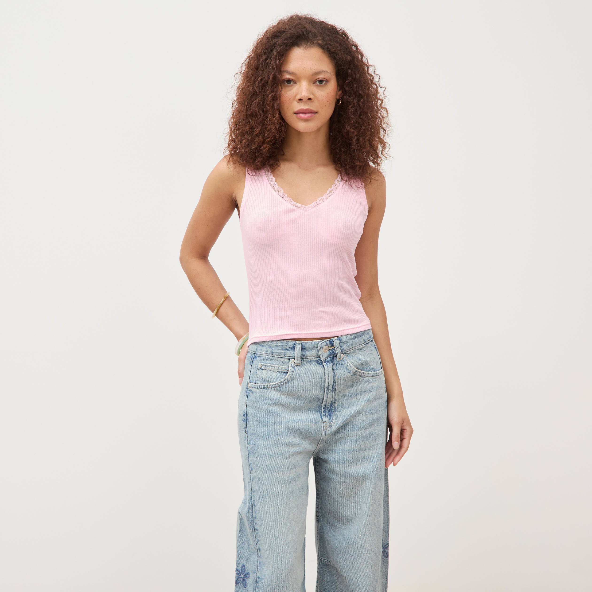 D&eacute;bardeur col v bretelles dentelle rose clair femme