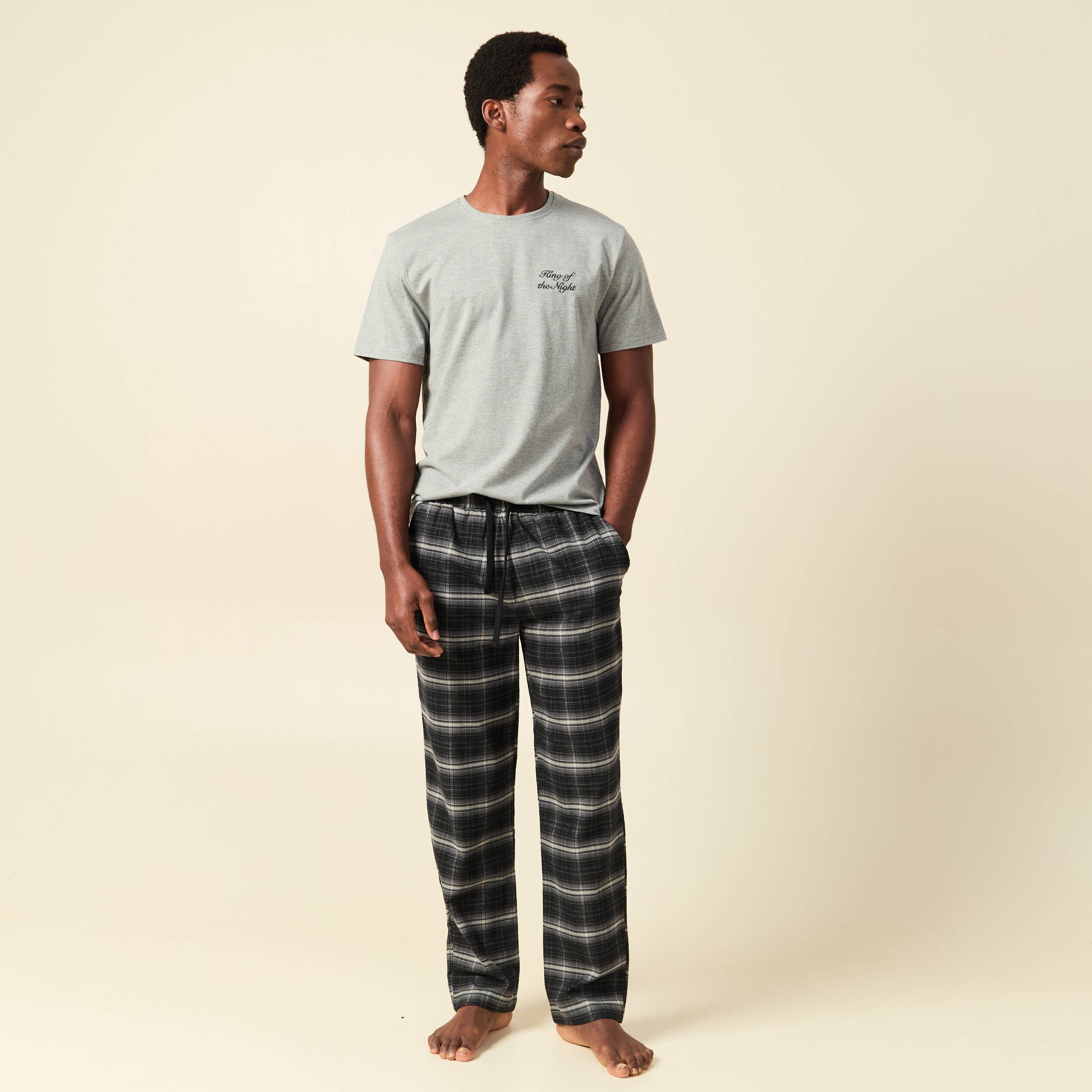 Pyjama haut et bas gris fonc&eacute; homme
