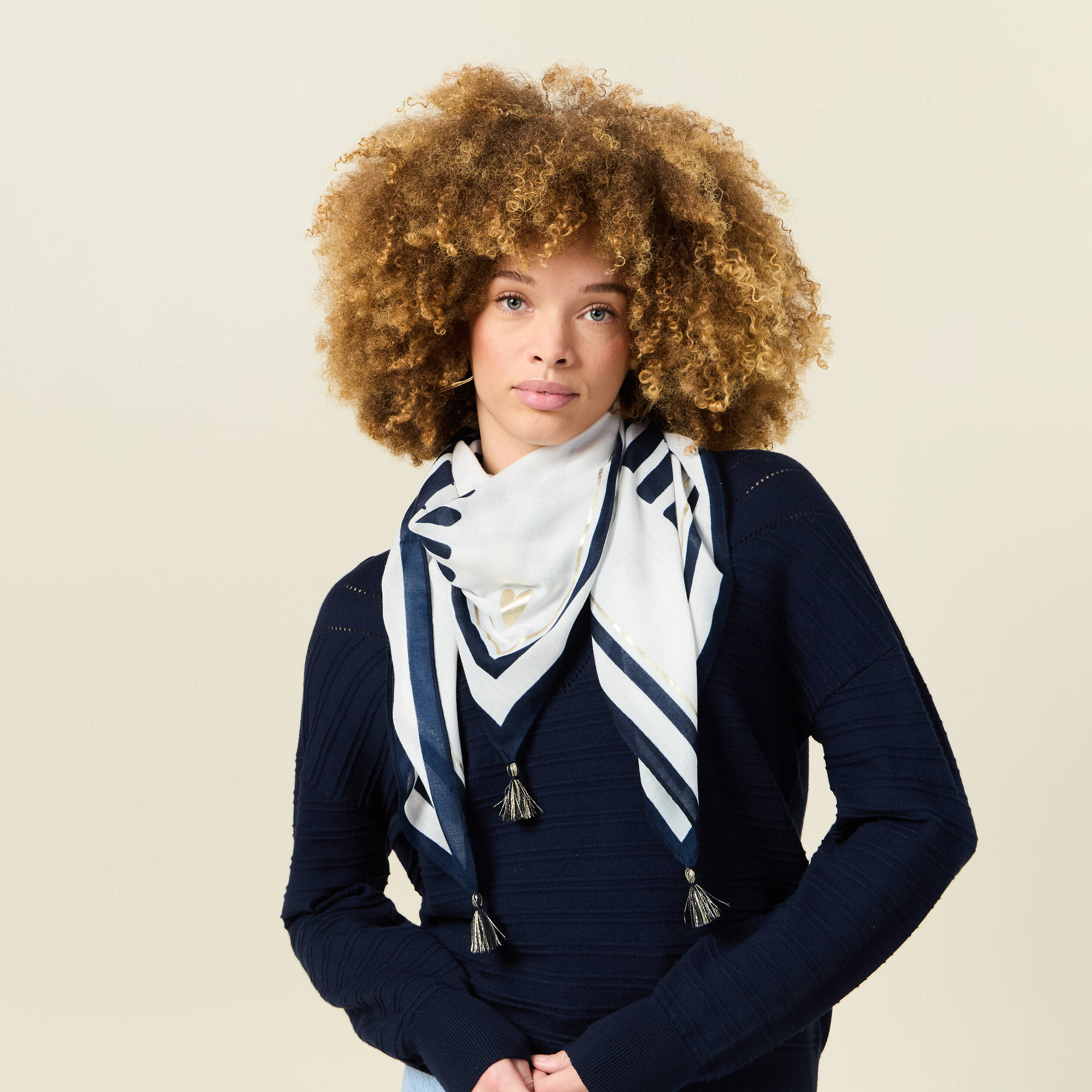 foulard avec pompons blanc femme Foulard avec pompons blanc femme