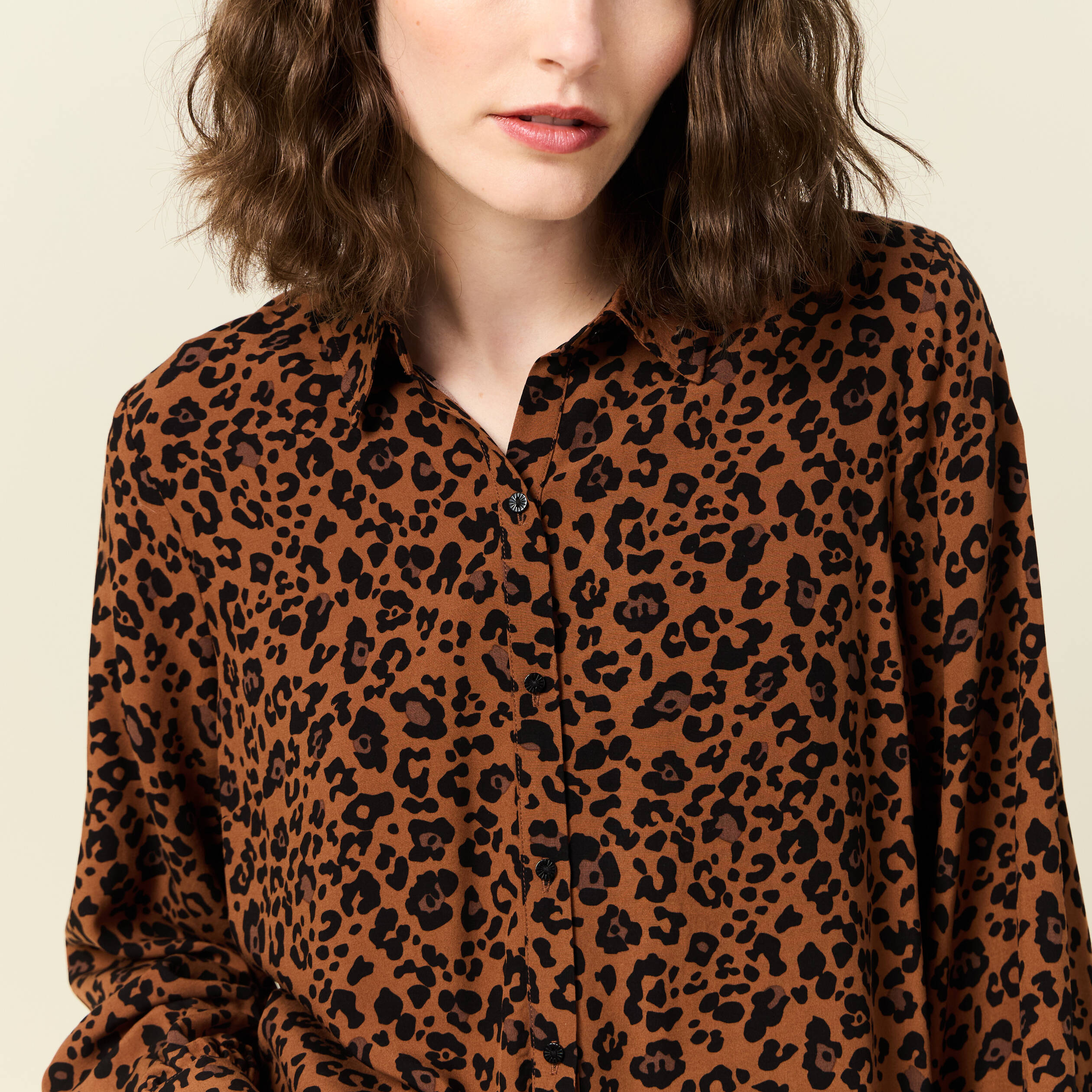 chemise manches longues fluide marron fonce femme Chemise manches longues fluide marron foncé femme