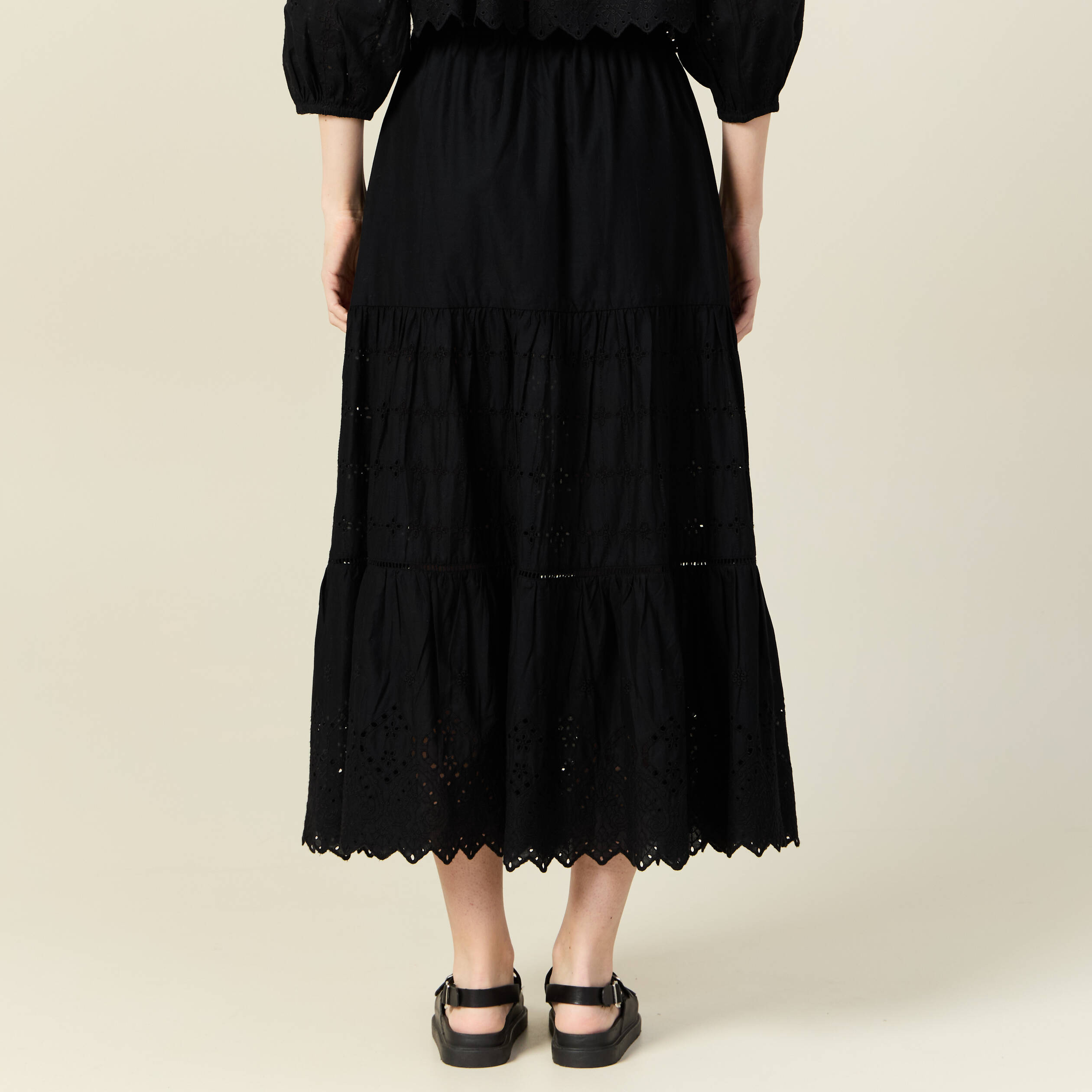 jupe longue evasee brodee noir femme Jupe longue évasée brodée noir femme