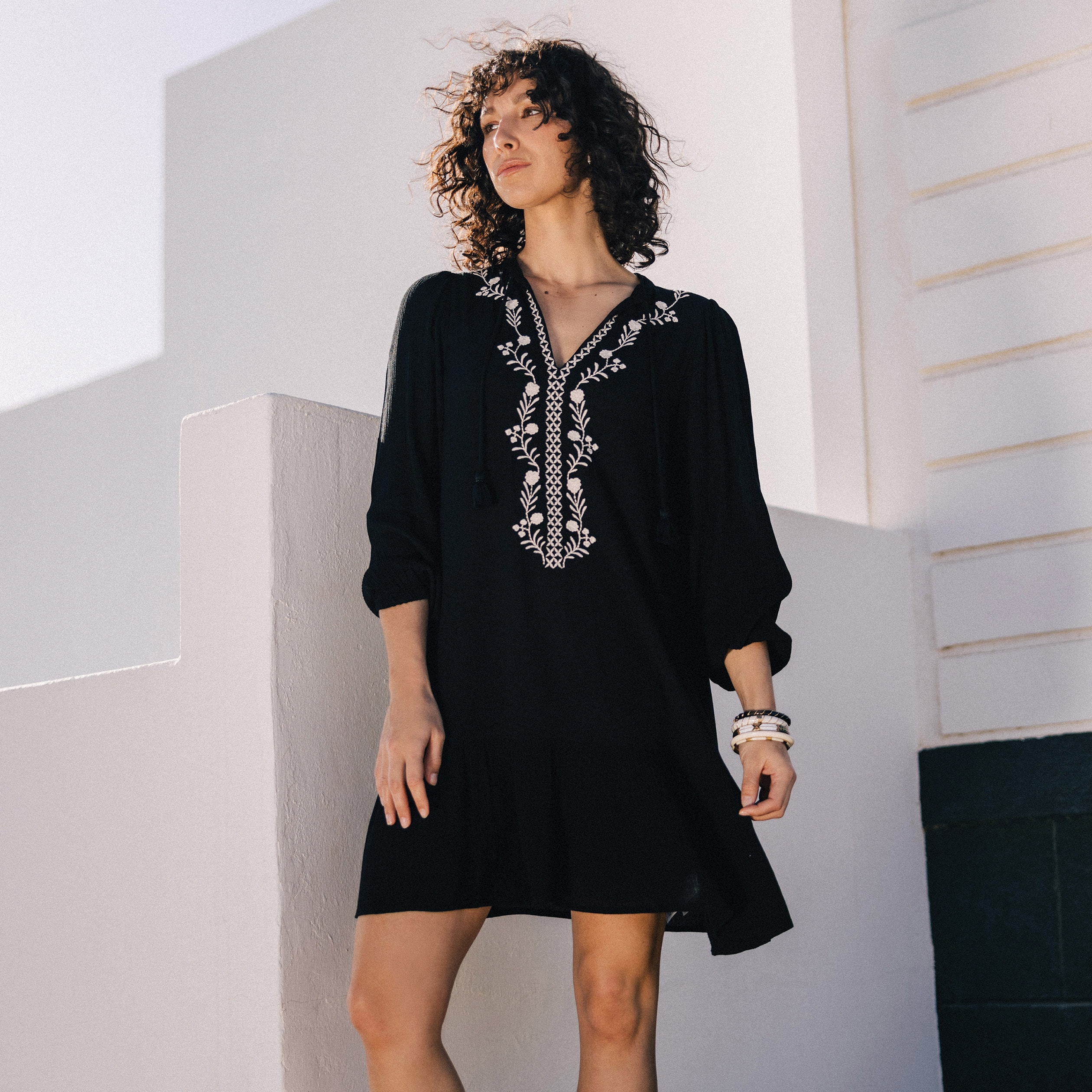 robe evasee broderie noir femme Robe évasée broderie noir femme