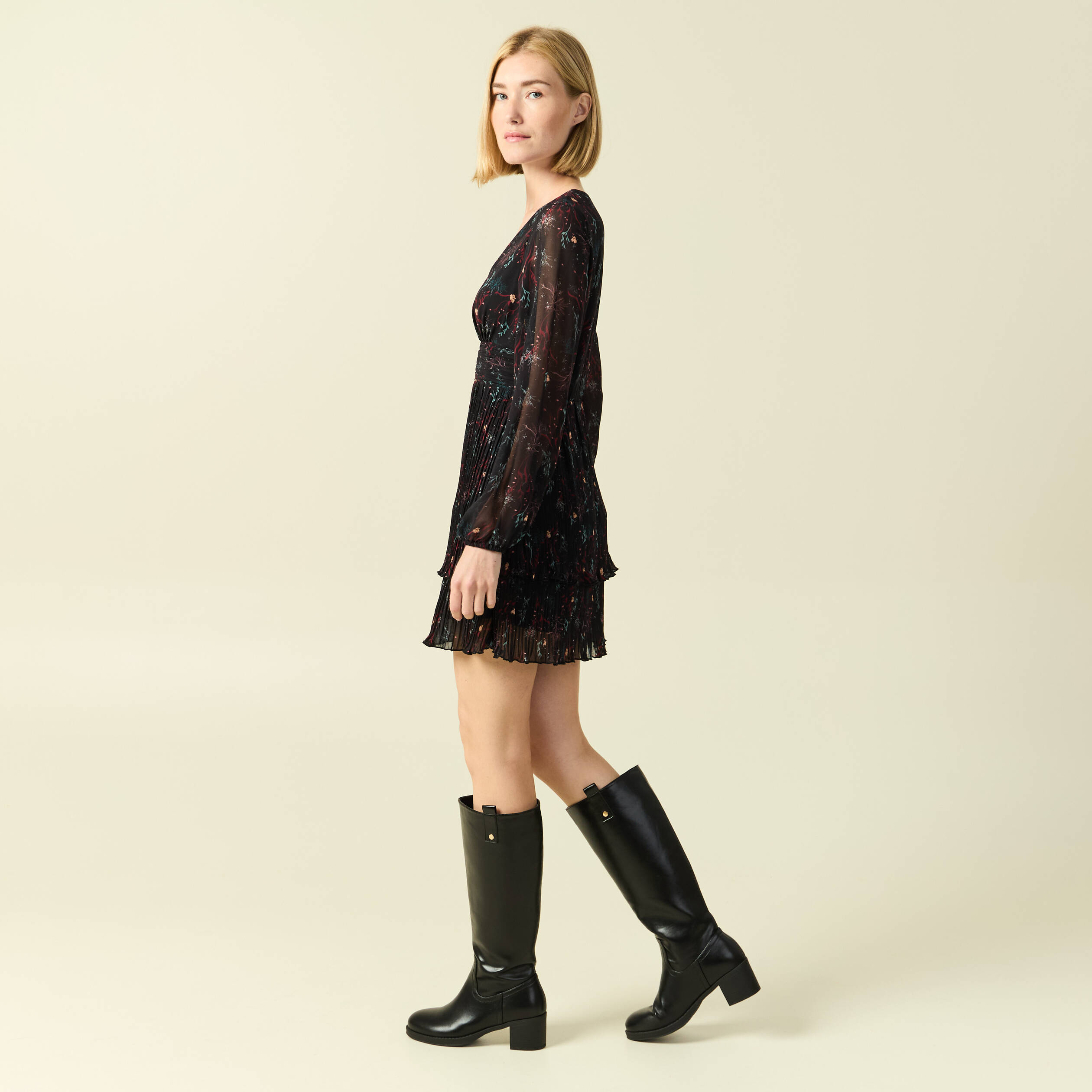 Robe &eacute;vas&eacute;e bas pliss&eacute; noir femme