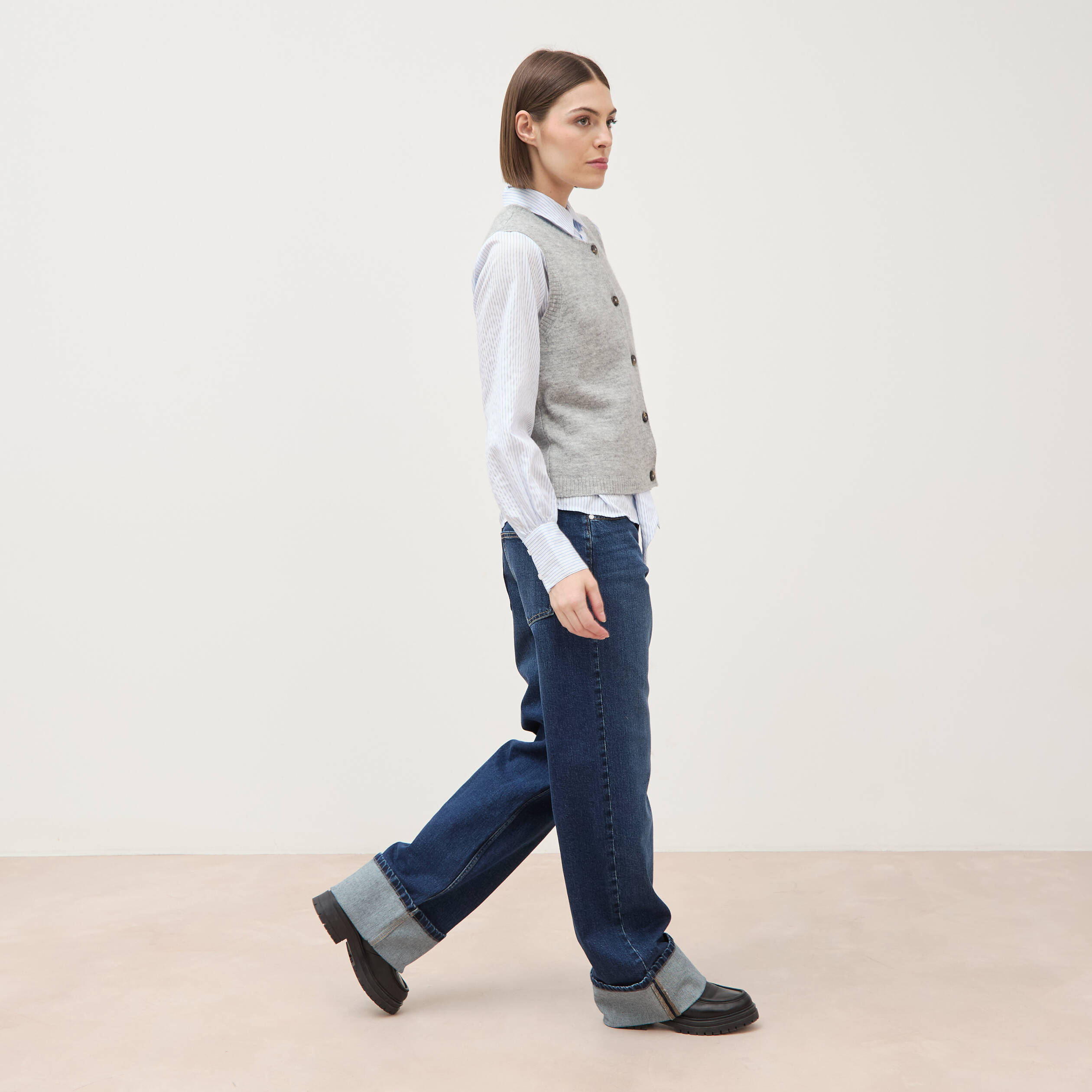 Pull droit court sans manches col rond gris femme