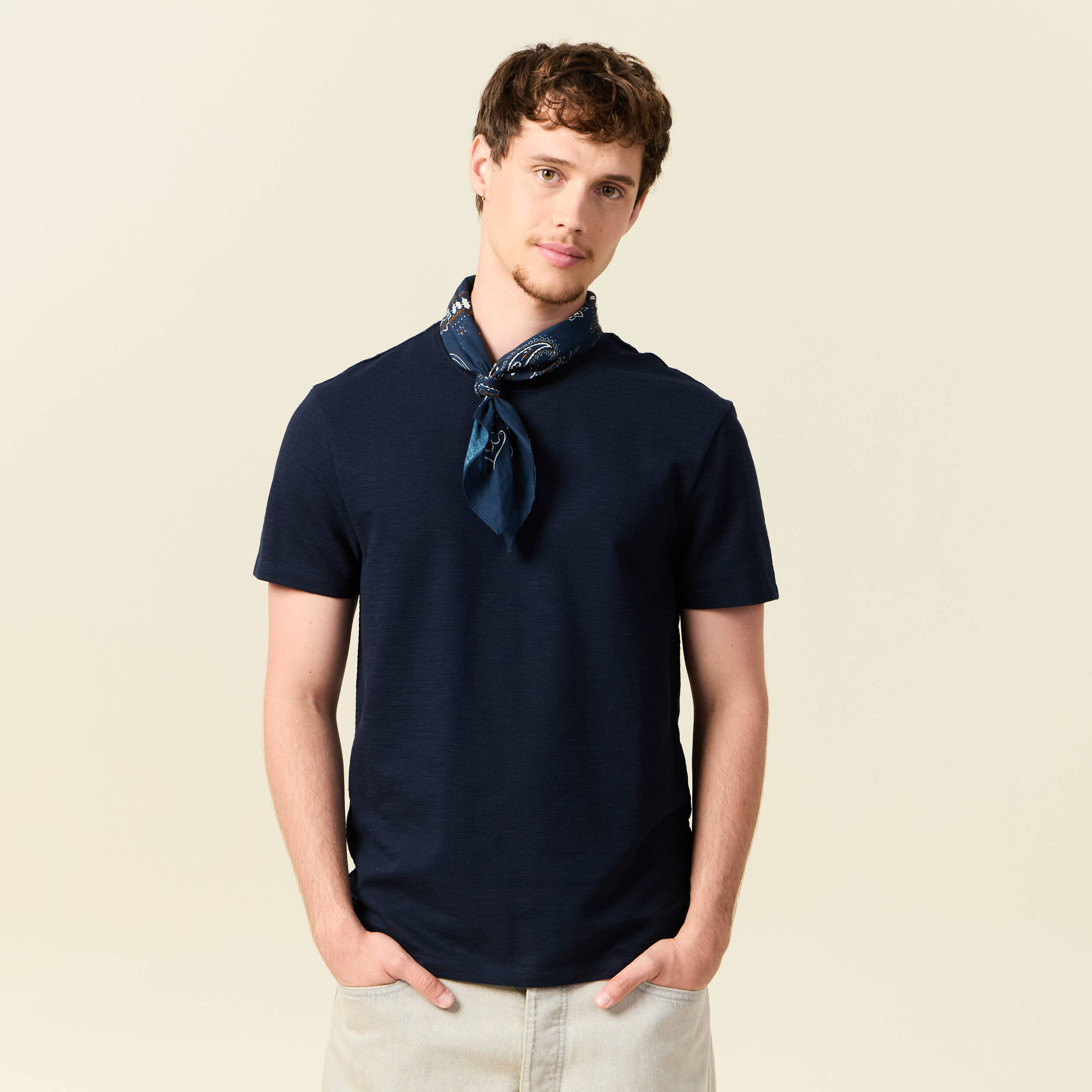 t shirt cintre col rond manches courtes bleu marine homme T-shirt cintré col rond manches courtes bleu marine homme
