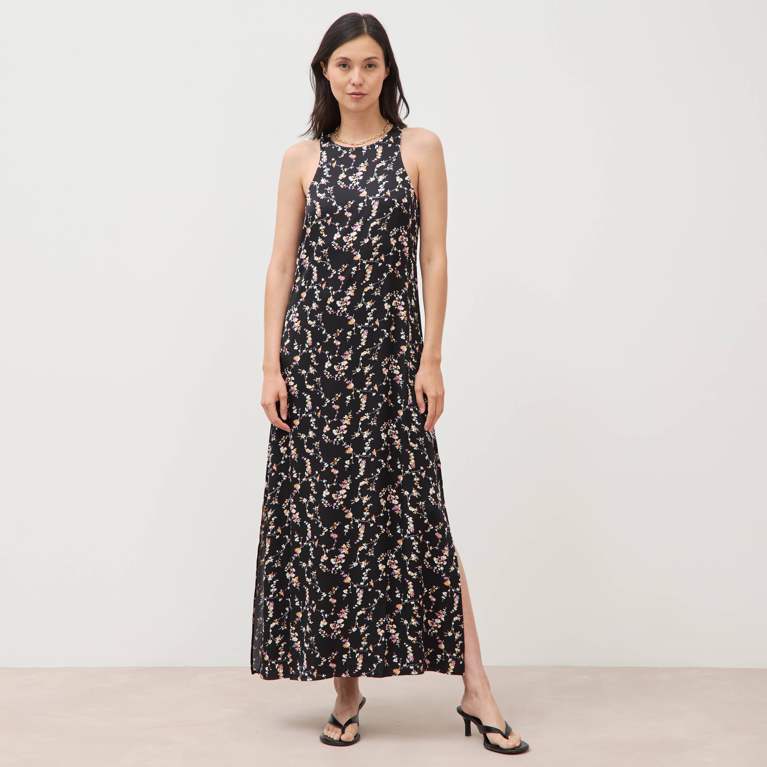 Robe longue droite sans manches col v noir femme