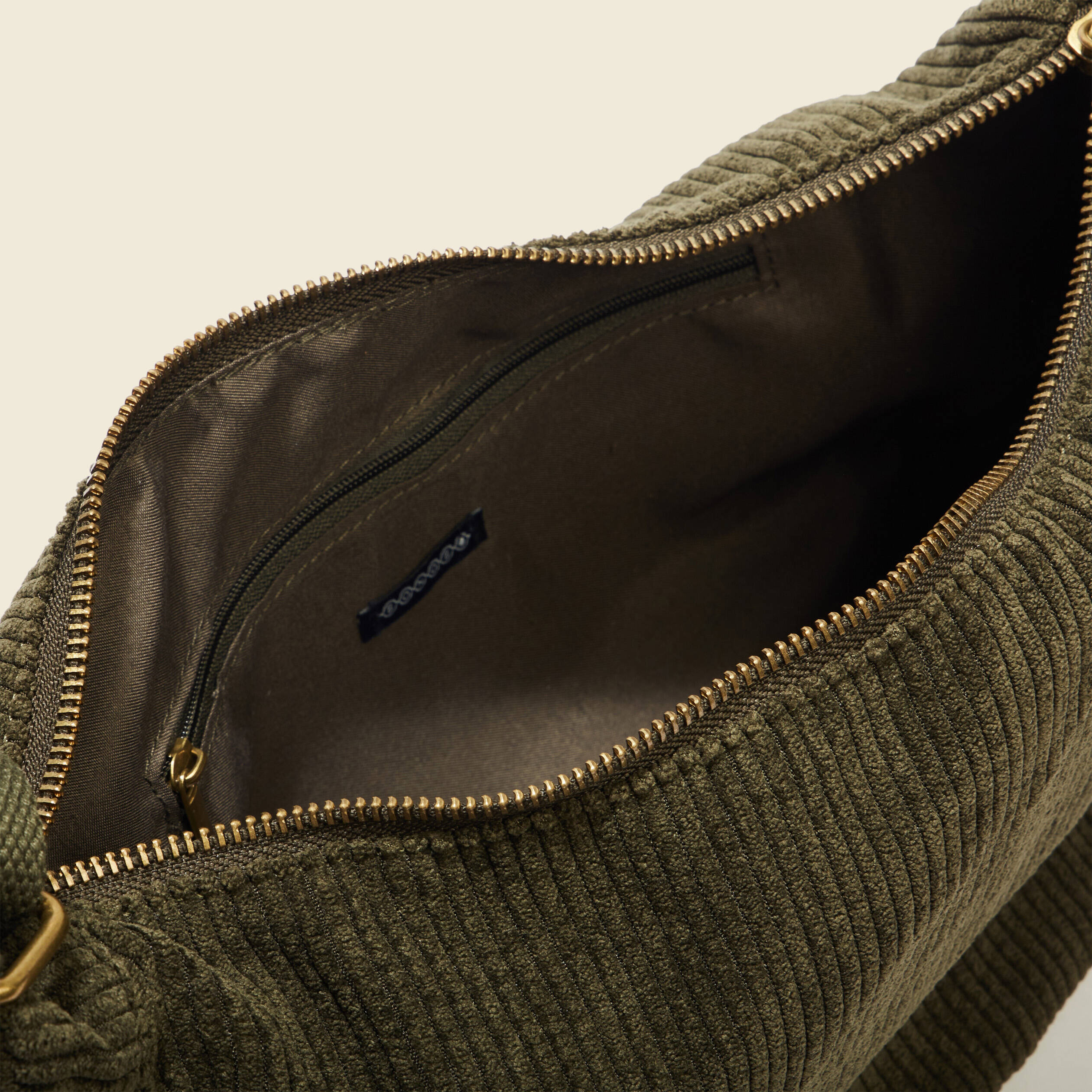 Sac banane velours c&ocirc;tel&eacute; taupe femme