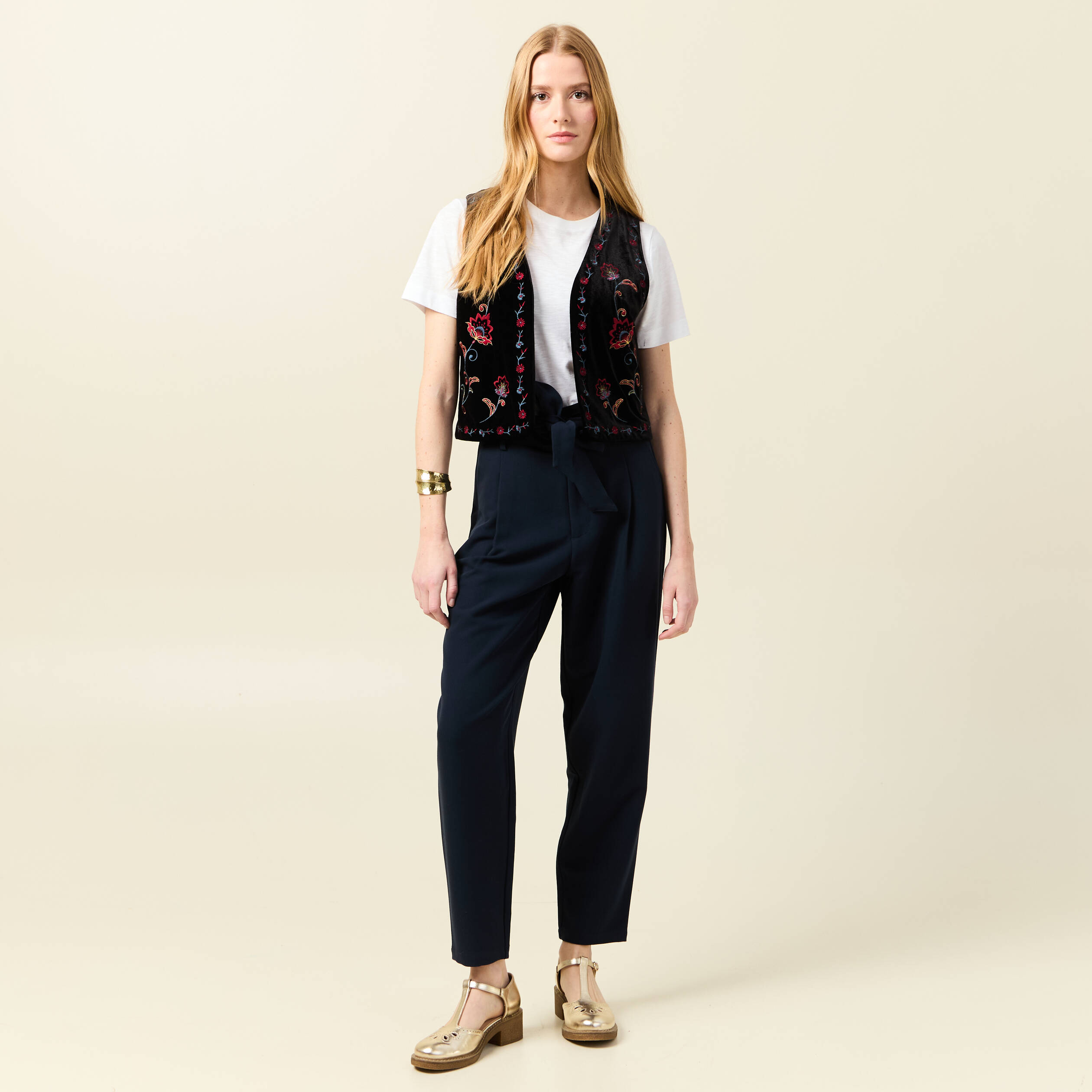 pantalon carotte ceinture bleu marine femme Pantalon carotte ceinturé bleu marine femme