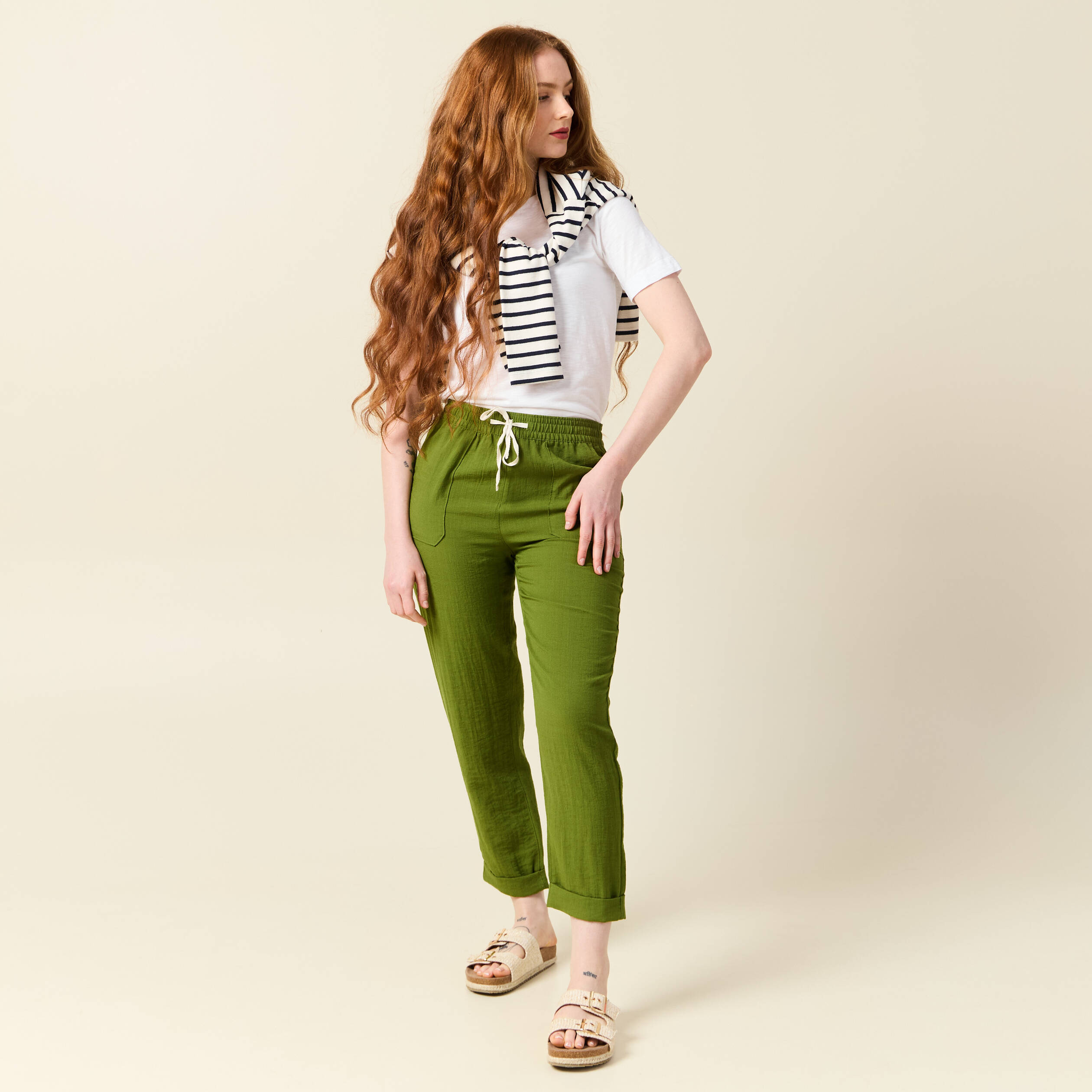 pantalon carotte fluide vert olive femme Pantalon carotte fluide vert olive femme