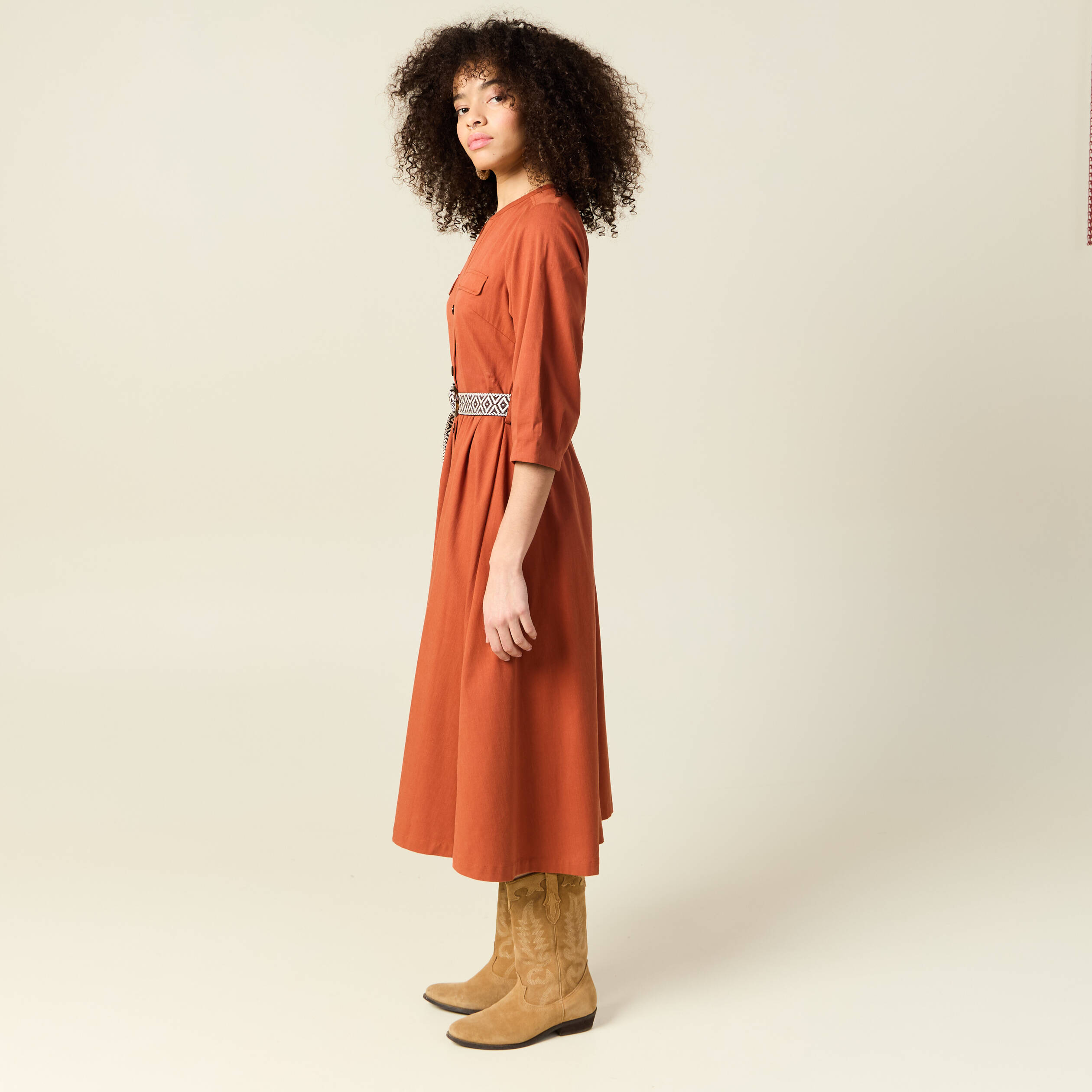 robe midi evasee ceinturee marron cognac femme Robe midi évasée ceinturée marron cognac femme