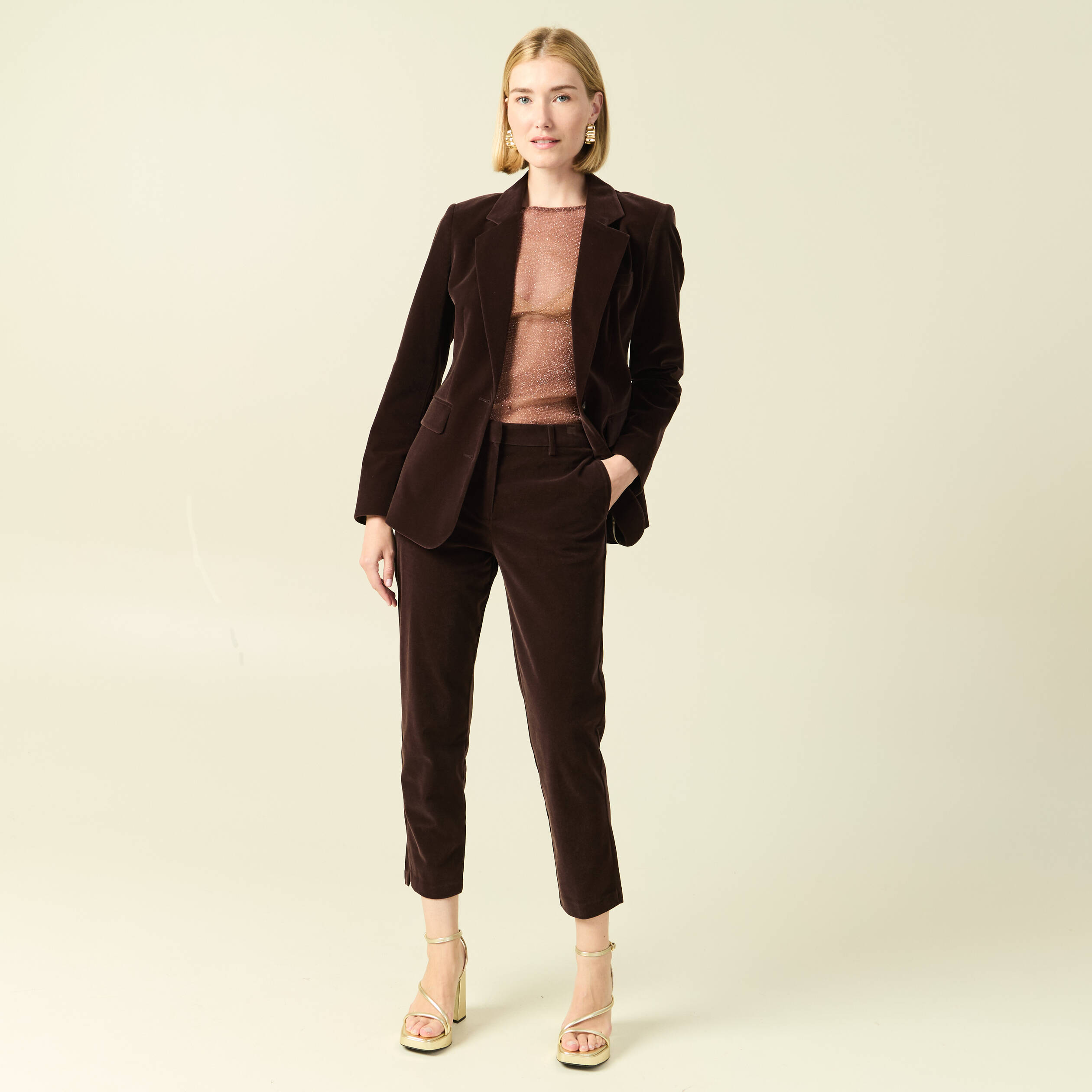 Pantalon flare taille haute en velours marron fonc&eacute; femme