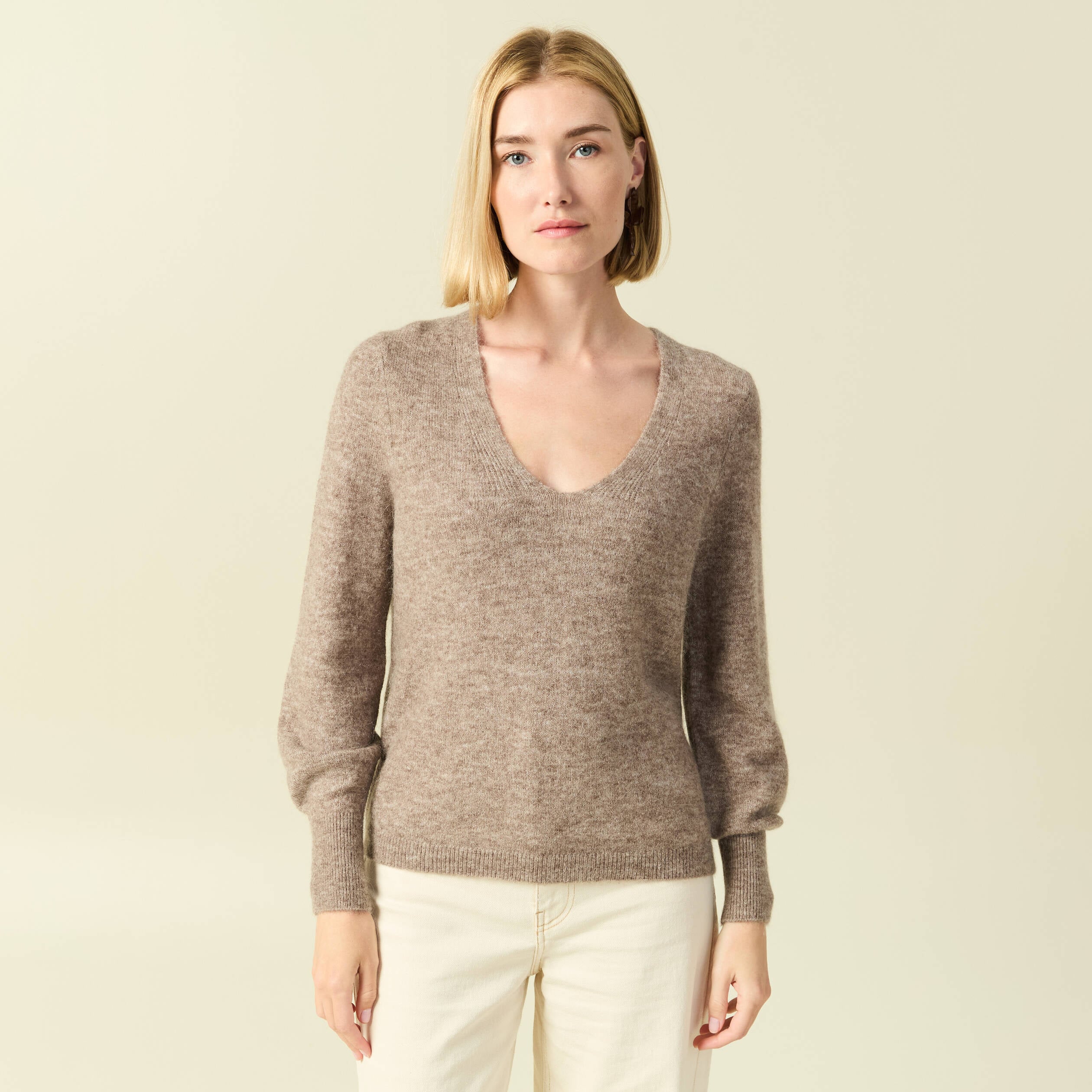 Pull col V manches longues marron clair femme