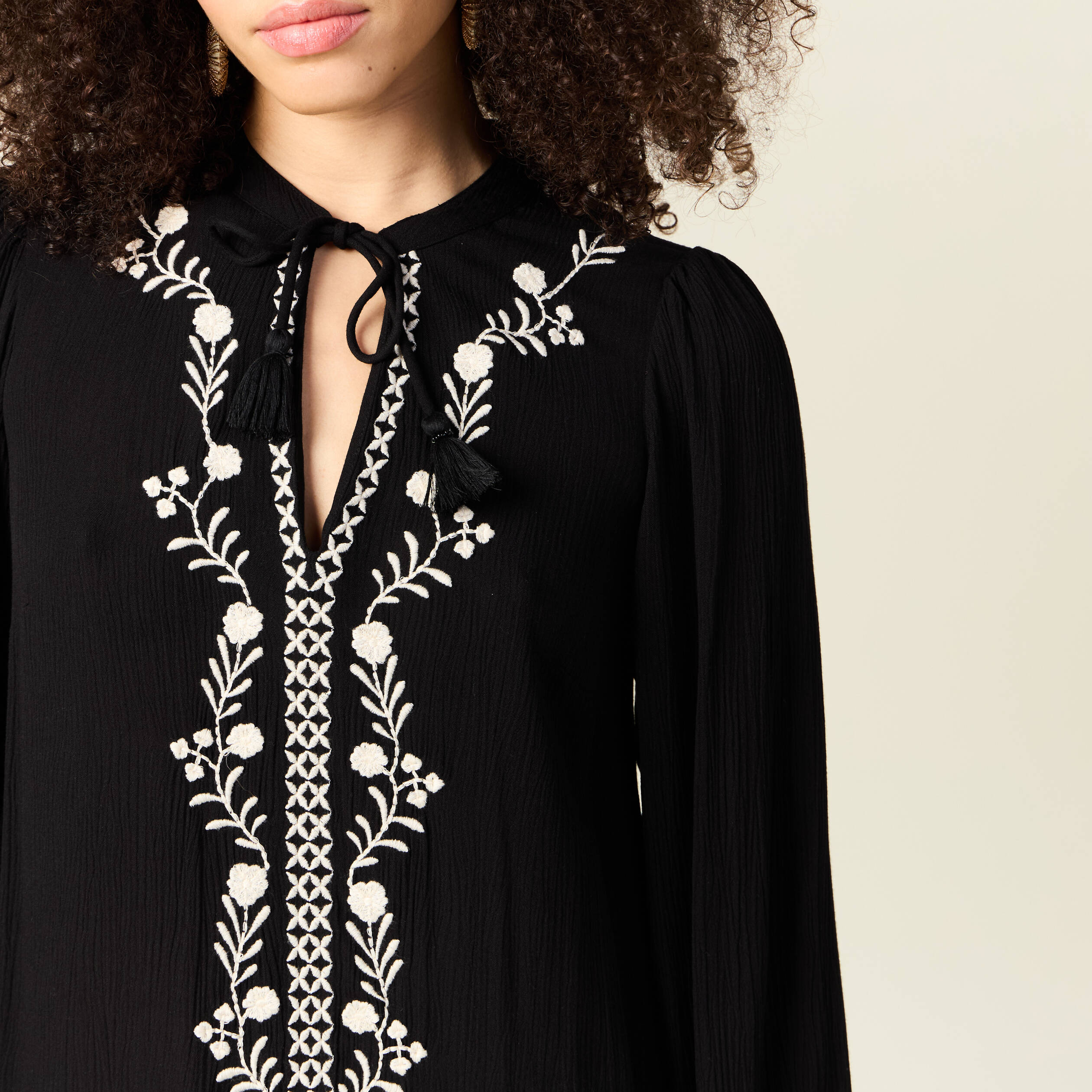 robe evasee broderie noir femme Robe évasée broderie noir femme