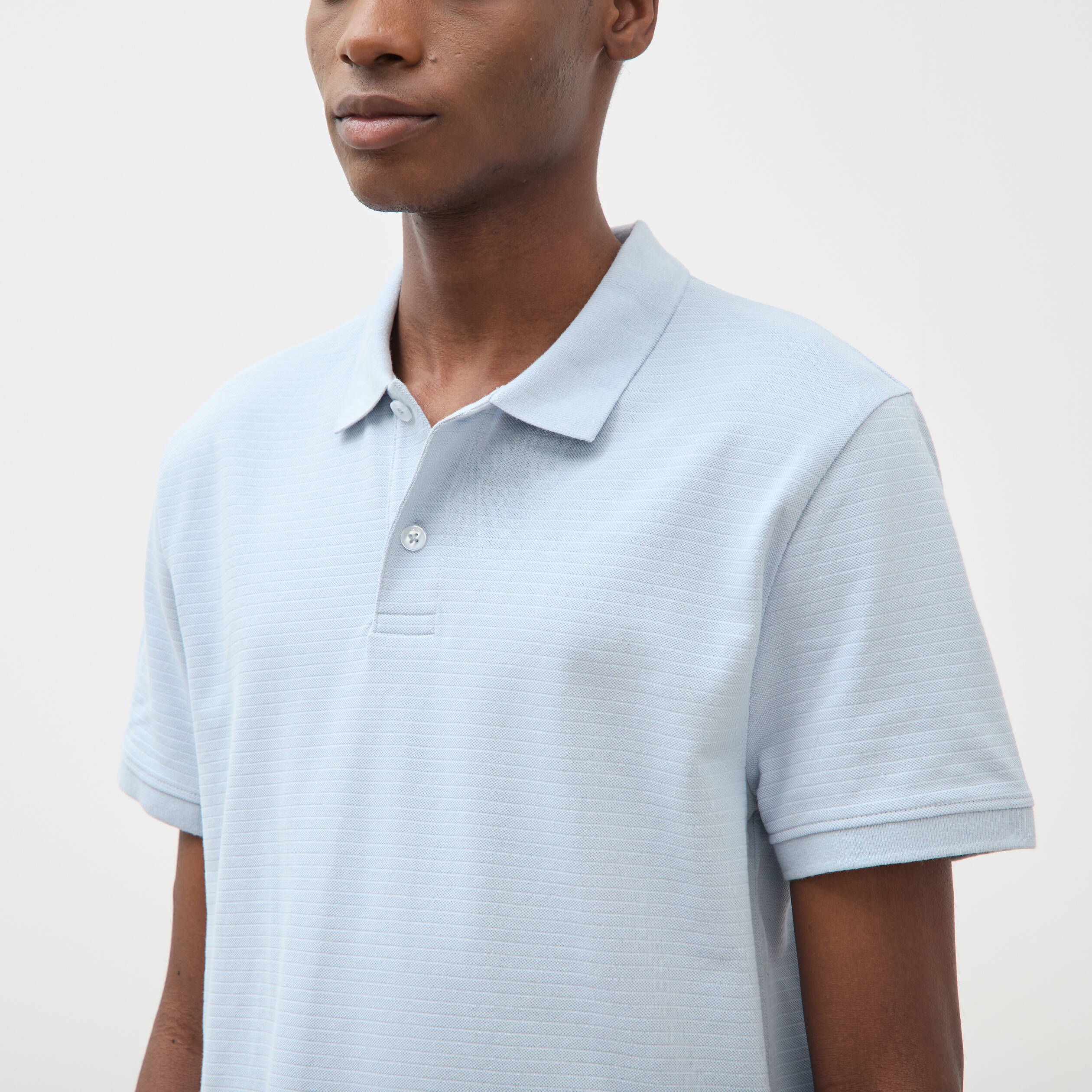 Polo cintr&eacute; en coton manches courtes bleu ciel homme