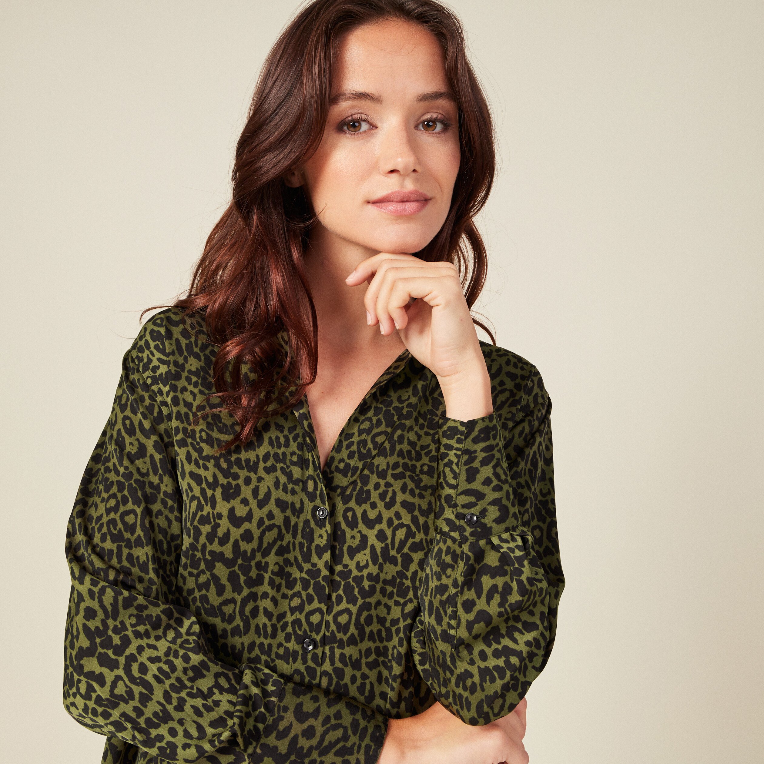 chemise satin eco responsable vert kaki femme Chemise satin éco-responsable vert kaki femme