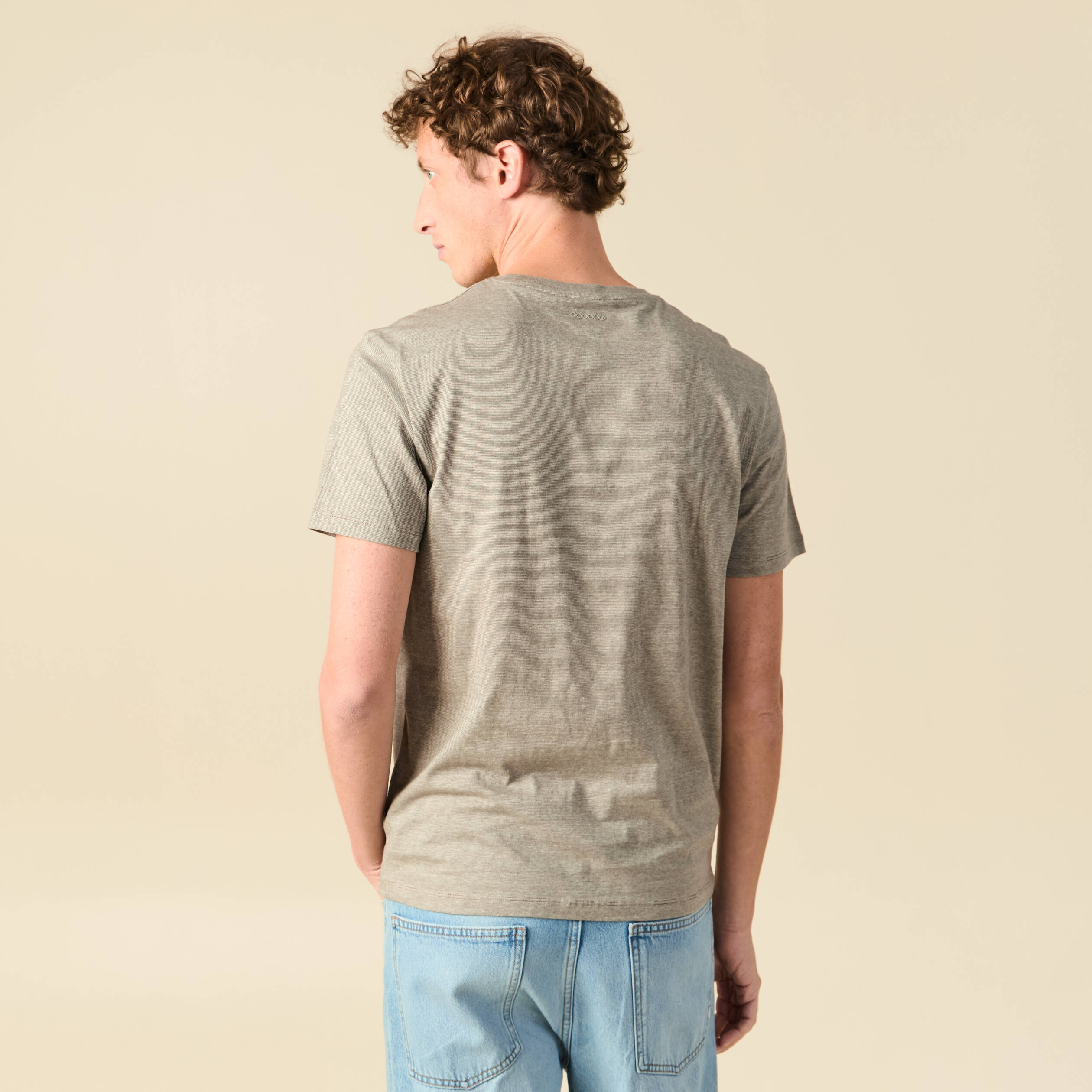 T-shirt cintr&eacute; col rond manches courtes taupe homme