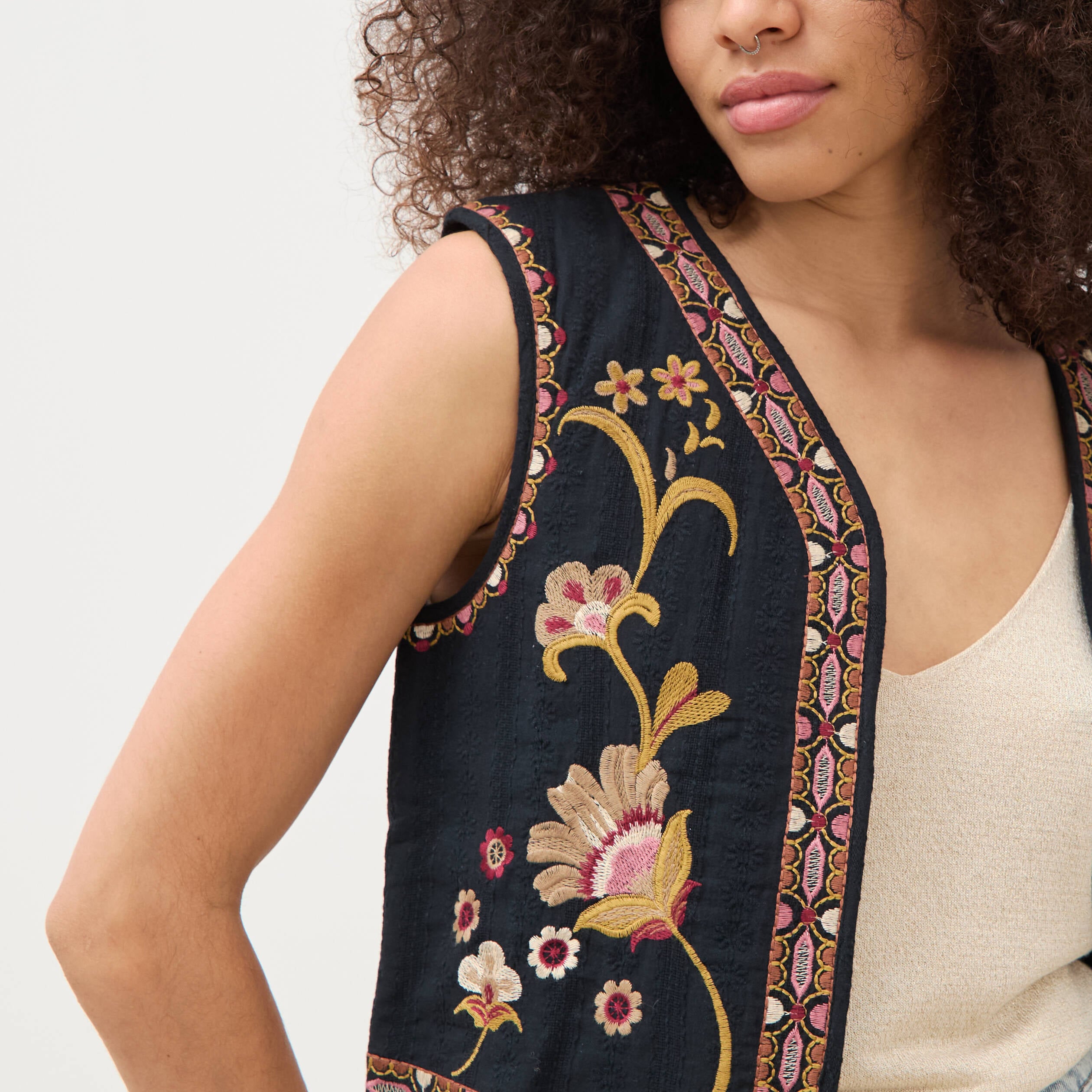 Gilet droit court sans manches doubl&eacute; noir femme
