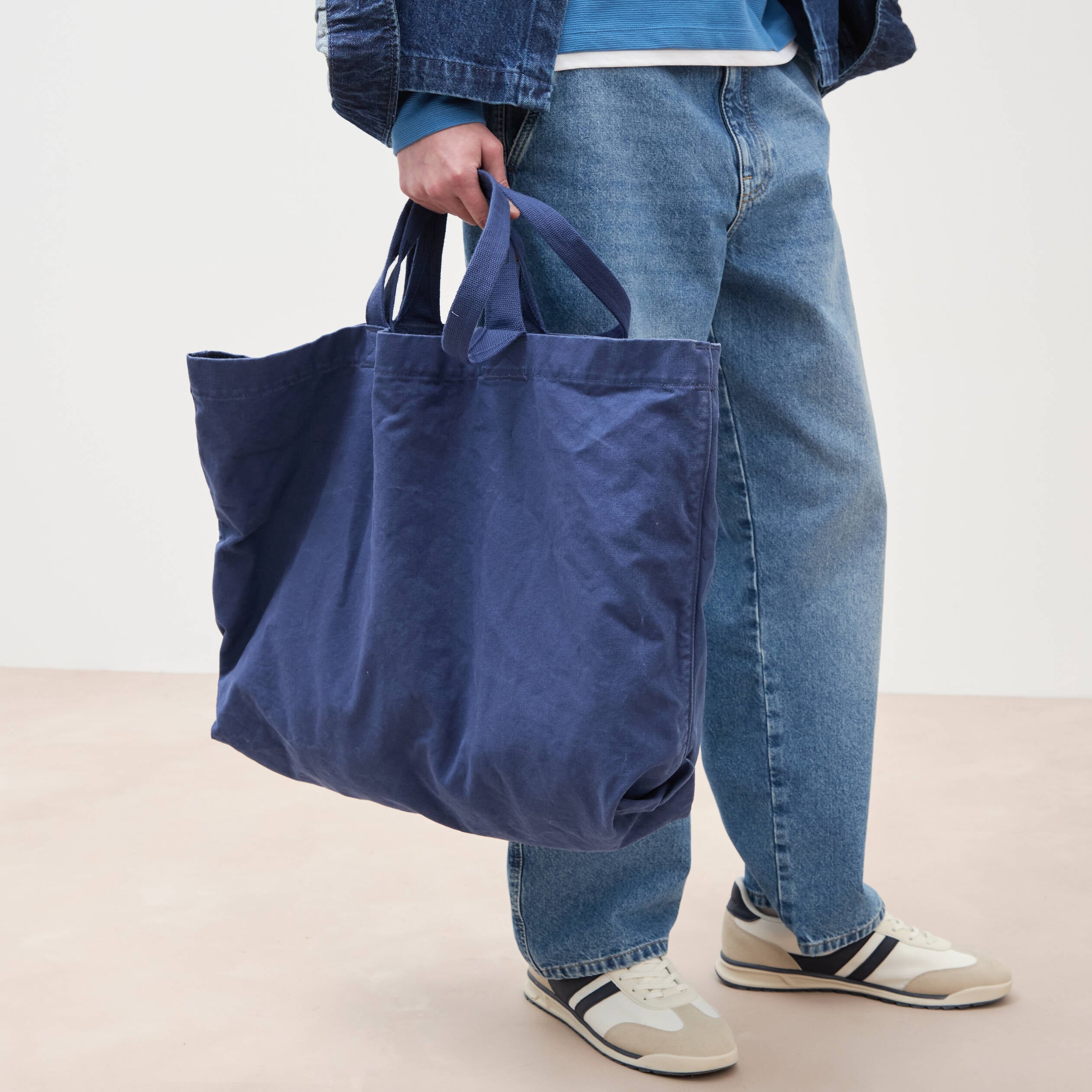 Sac cabas en coton bleu fonc&eacute; homme