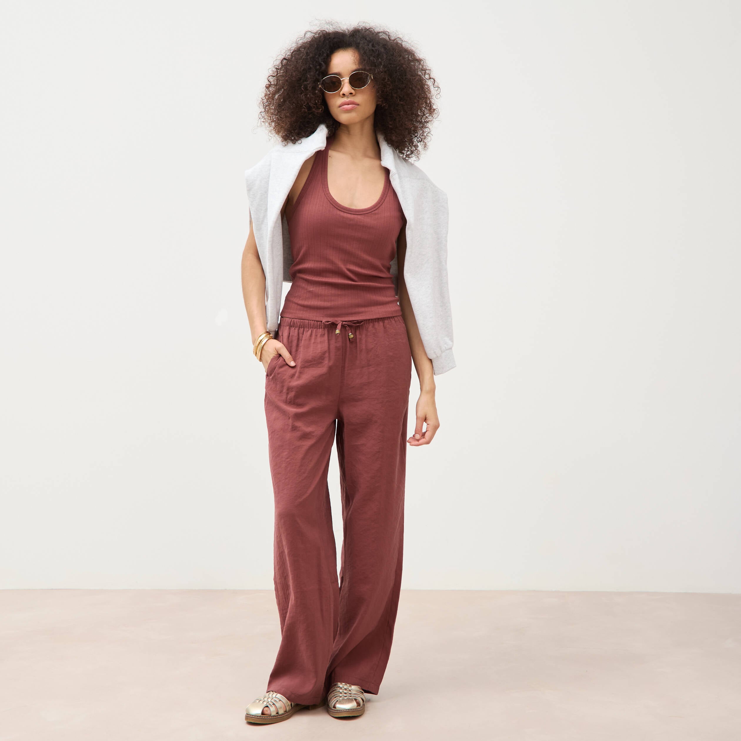 D&eacute;bardeur d&eacute;collet&eacute; brassi&egrave;re int&eacute;gr&eacute;e marron cognac femme