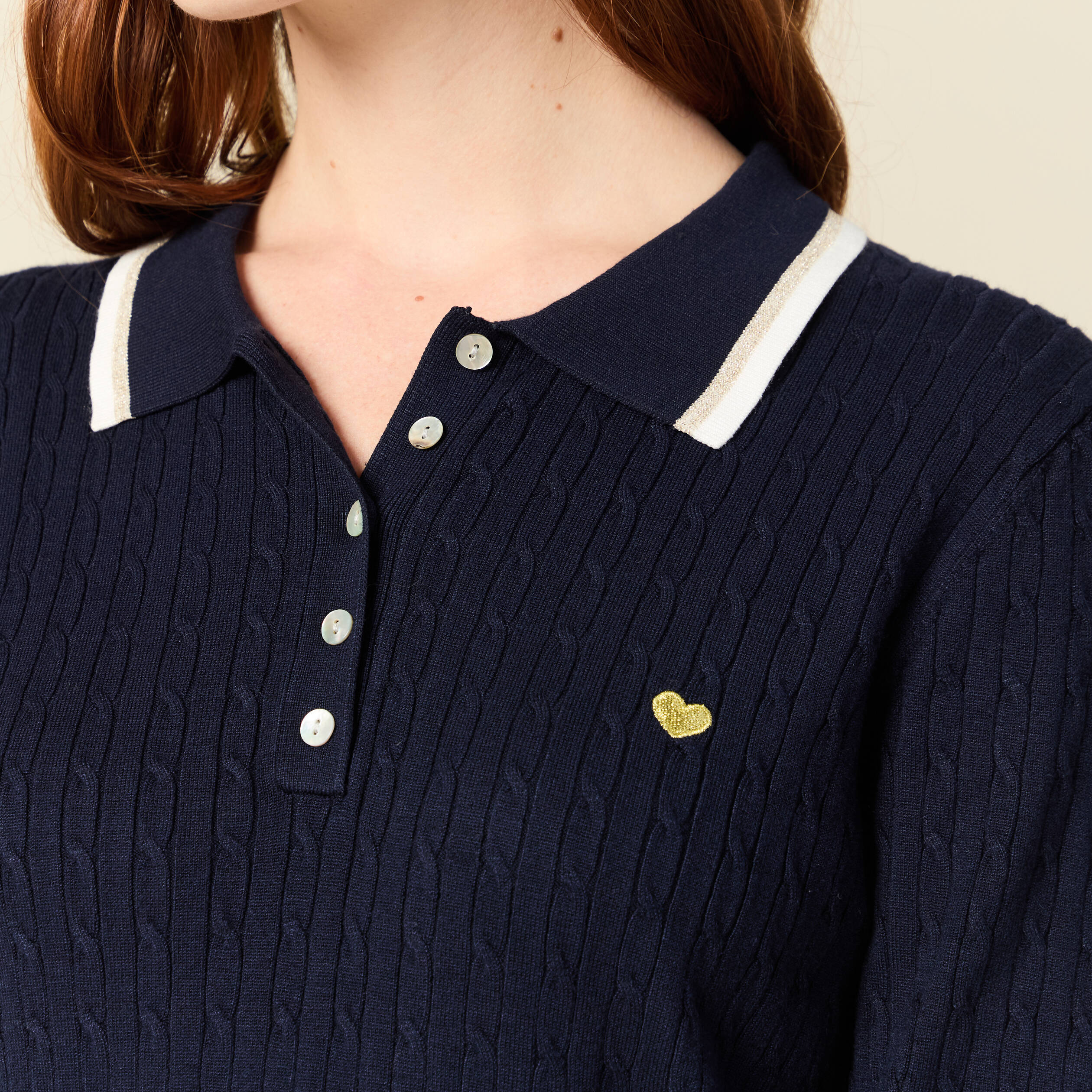 Polo avec torsade et c&oelig;ur brod&eacute; bleu marine femme