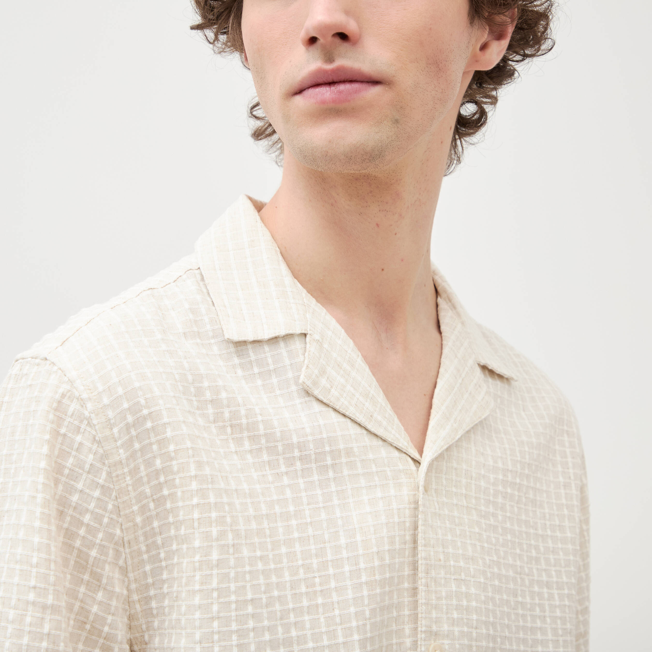 Chemise manches courtes col tailleur beige homme