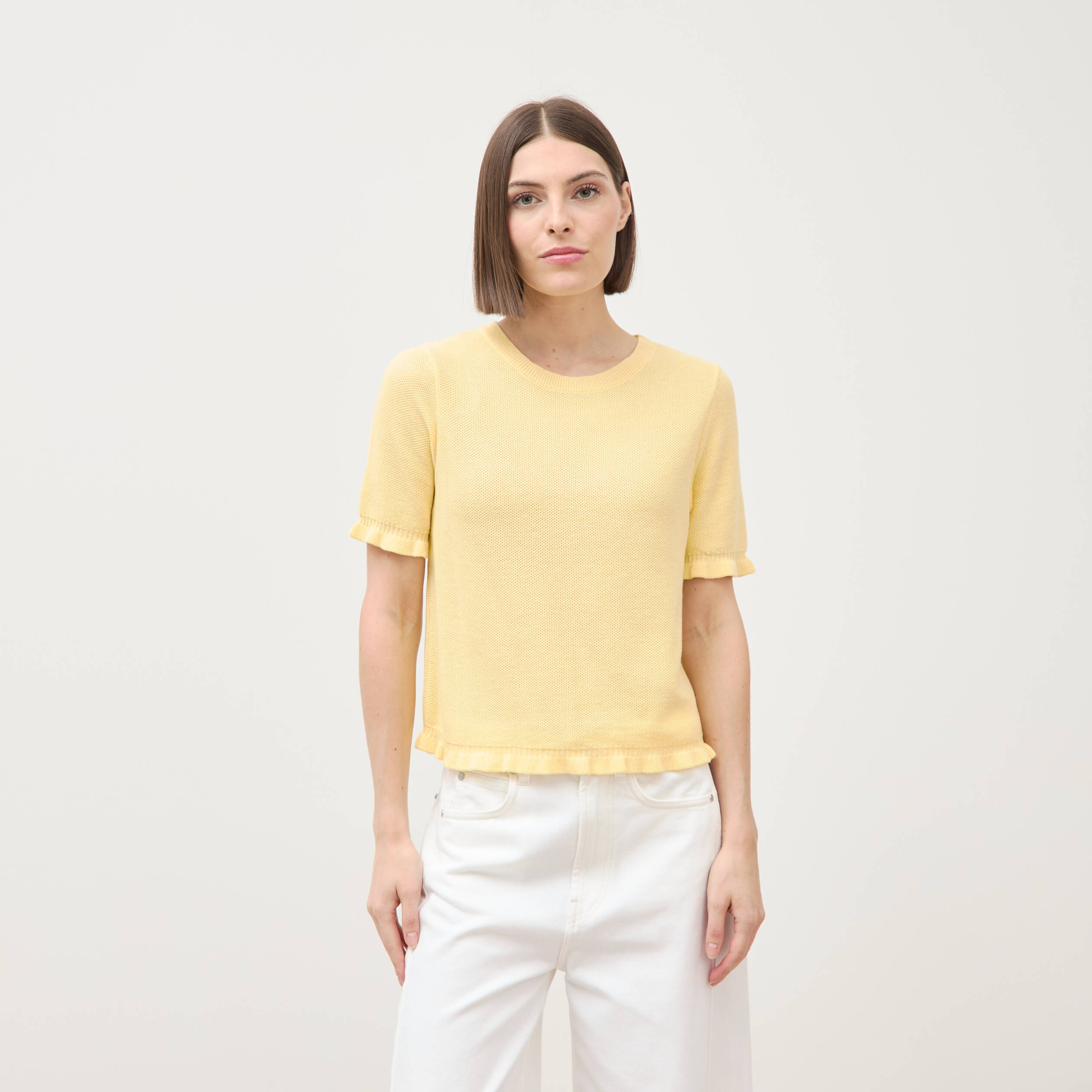 Pull droit col rond manches courtes jaune clair femme