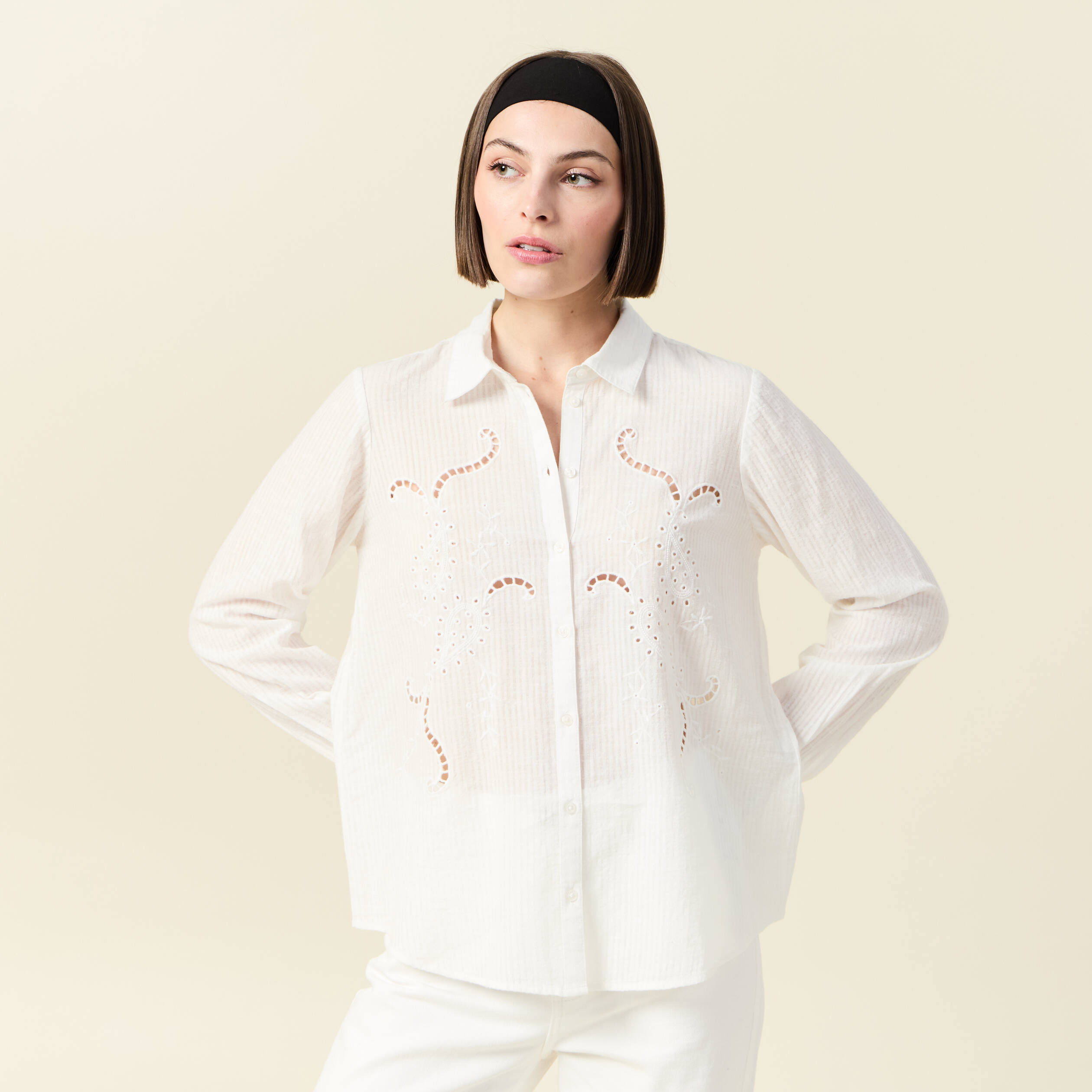 Chemise manches longues en coton brodée creme femme