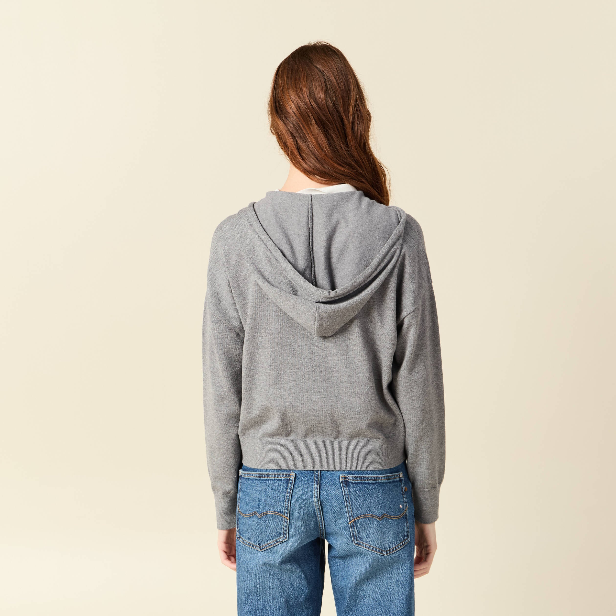 Gilet droit court &agrave; capuche gris clair femme