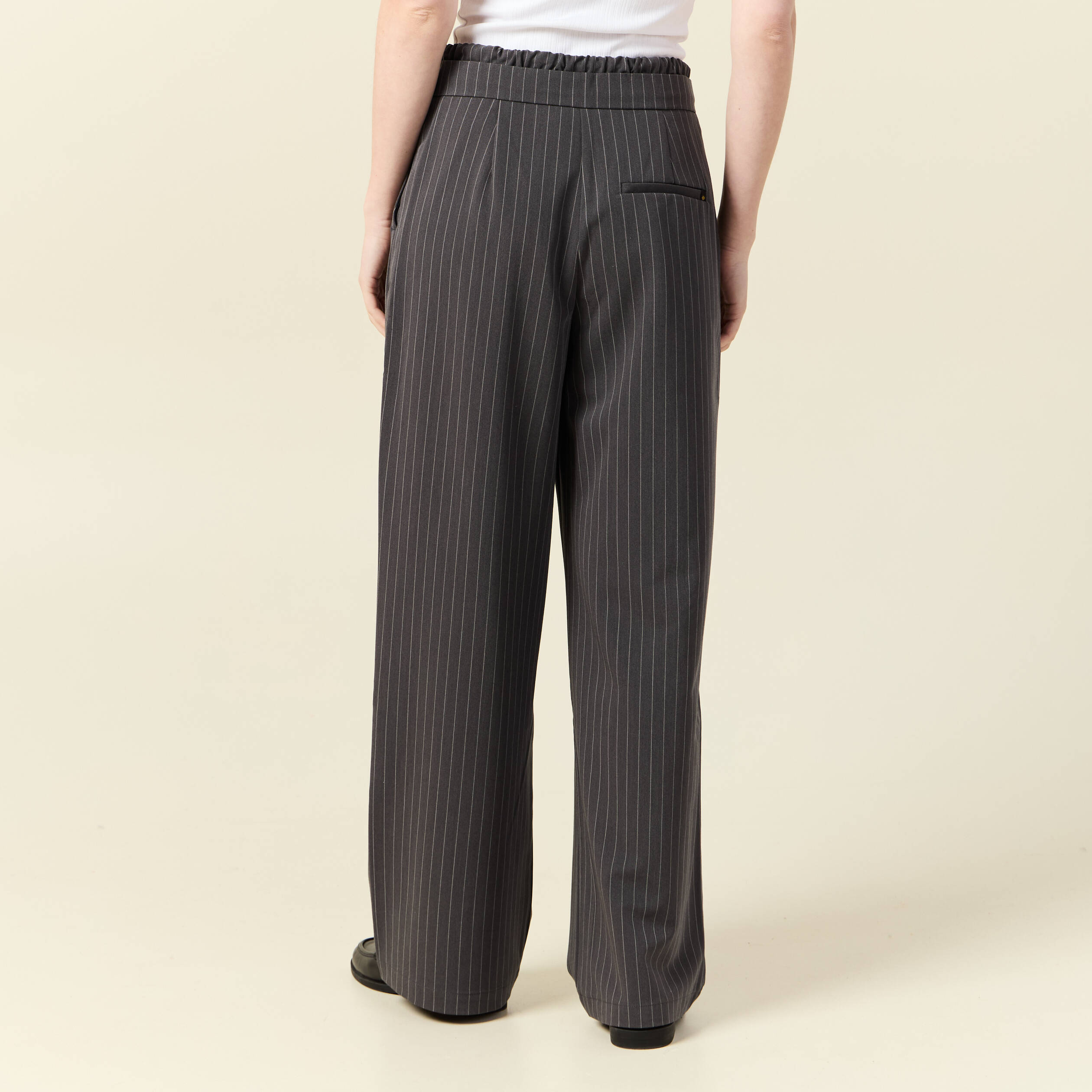 pantalon large ceinture tissu fluide gris femme Pantalon large ceinture tissu fluide gris femme