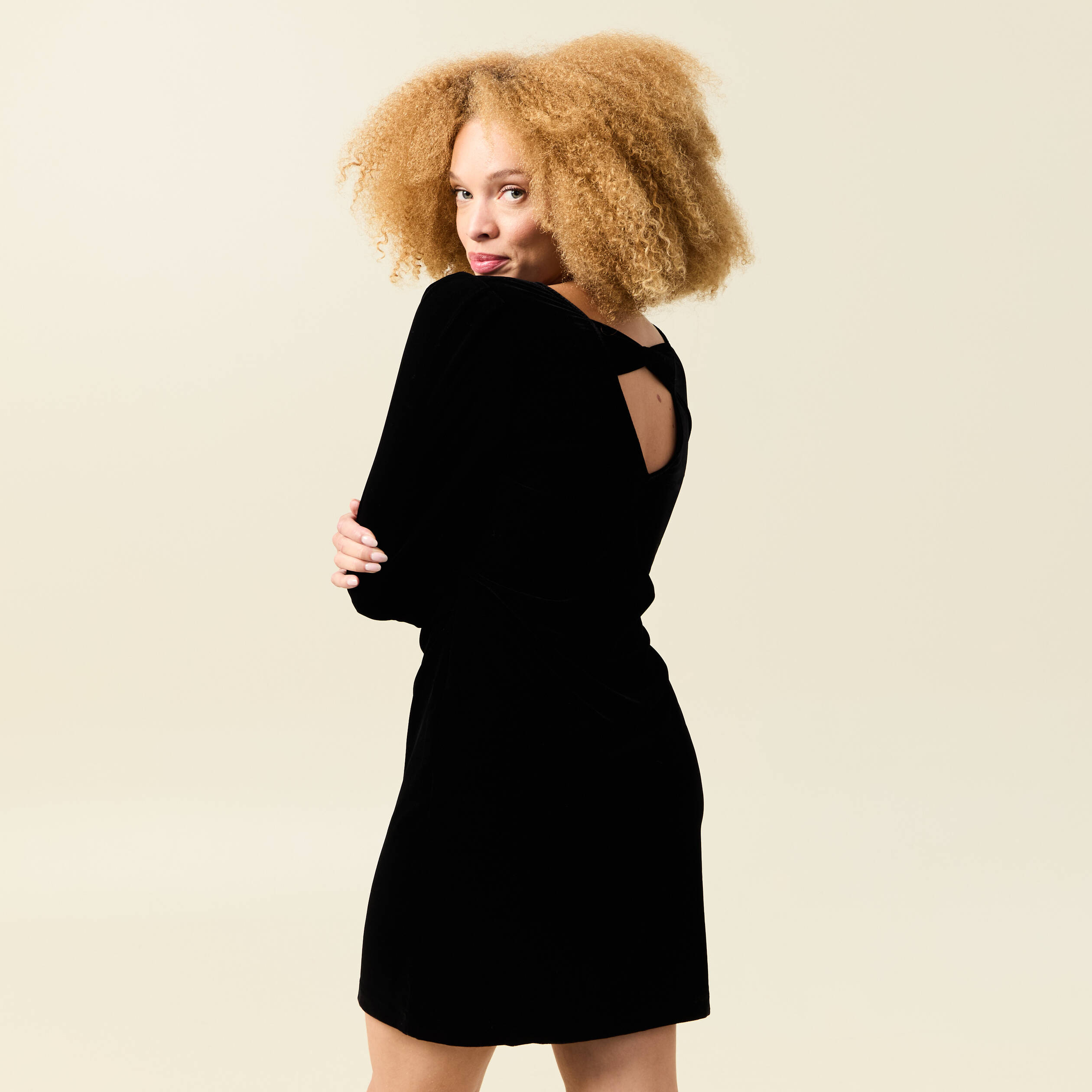 Robe manches longues en velours noir femme