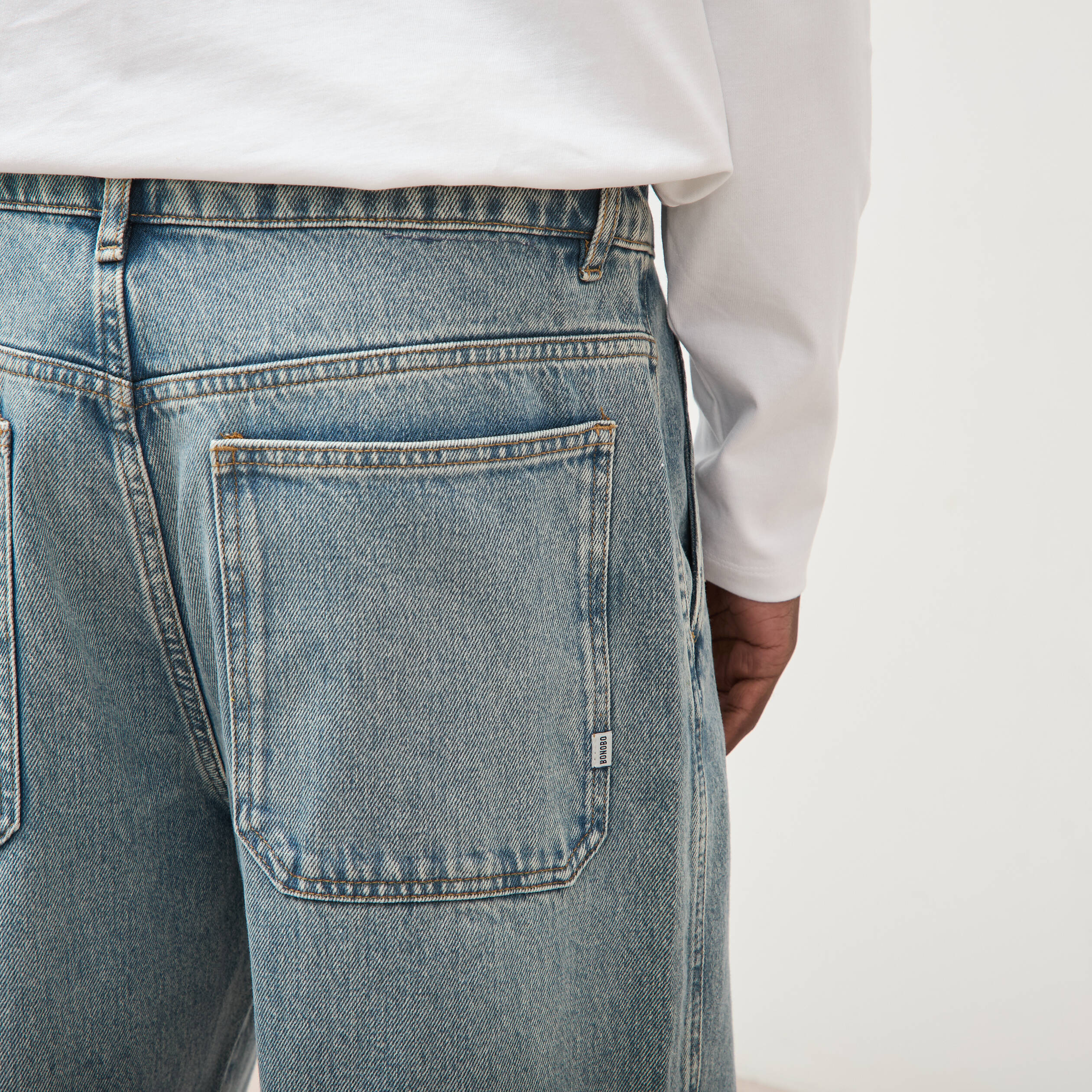 Jeans loose longueur 32 en coton denim dirty homme