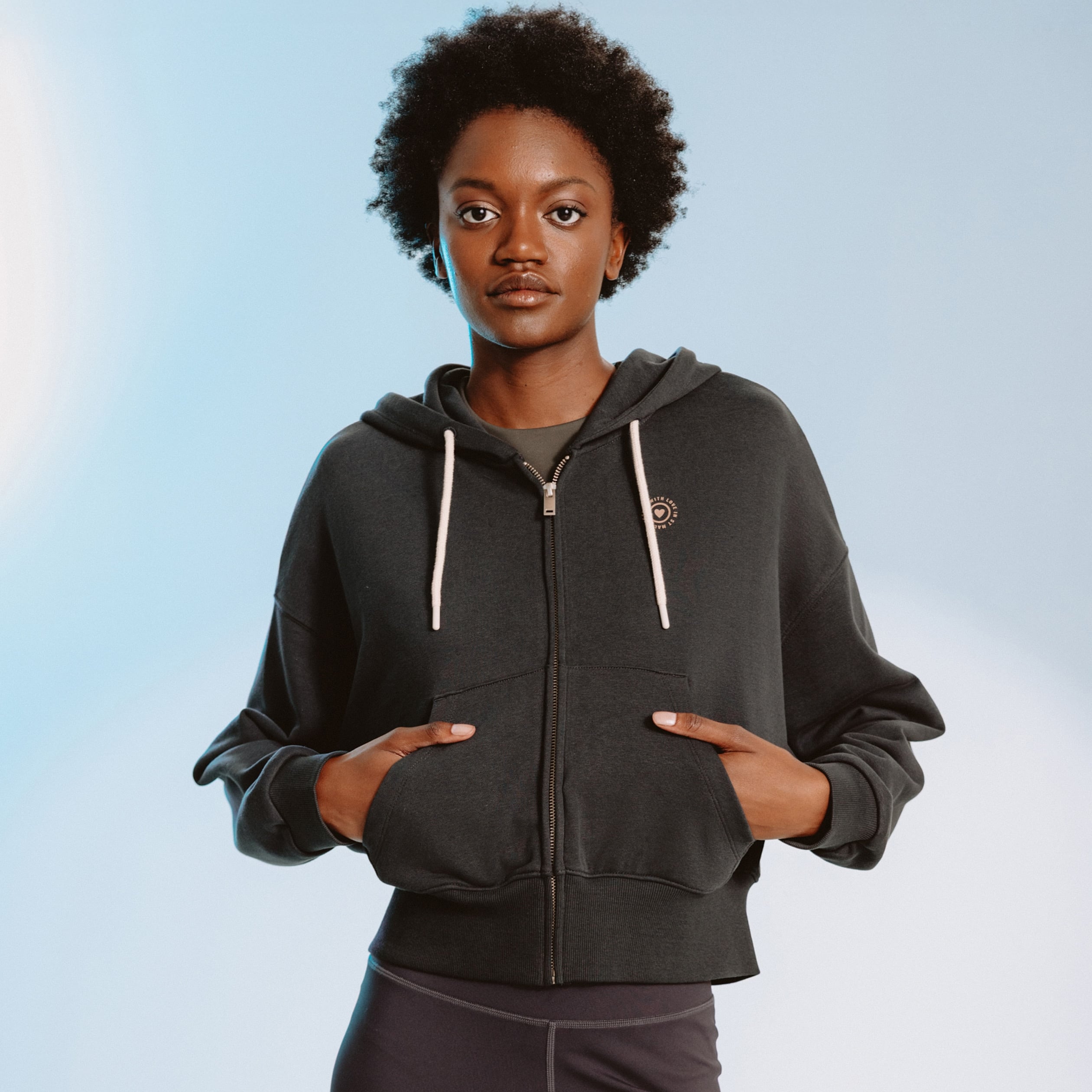 Sweat zipp&eacute; &agrave; capuche gris fonc&eacute; femme