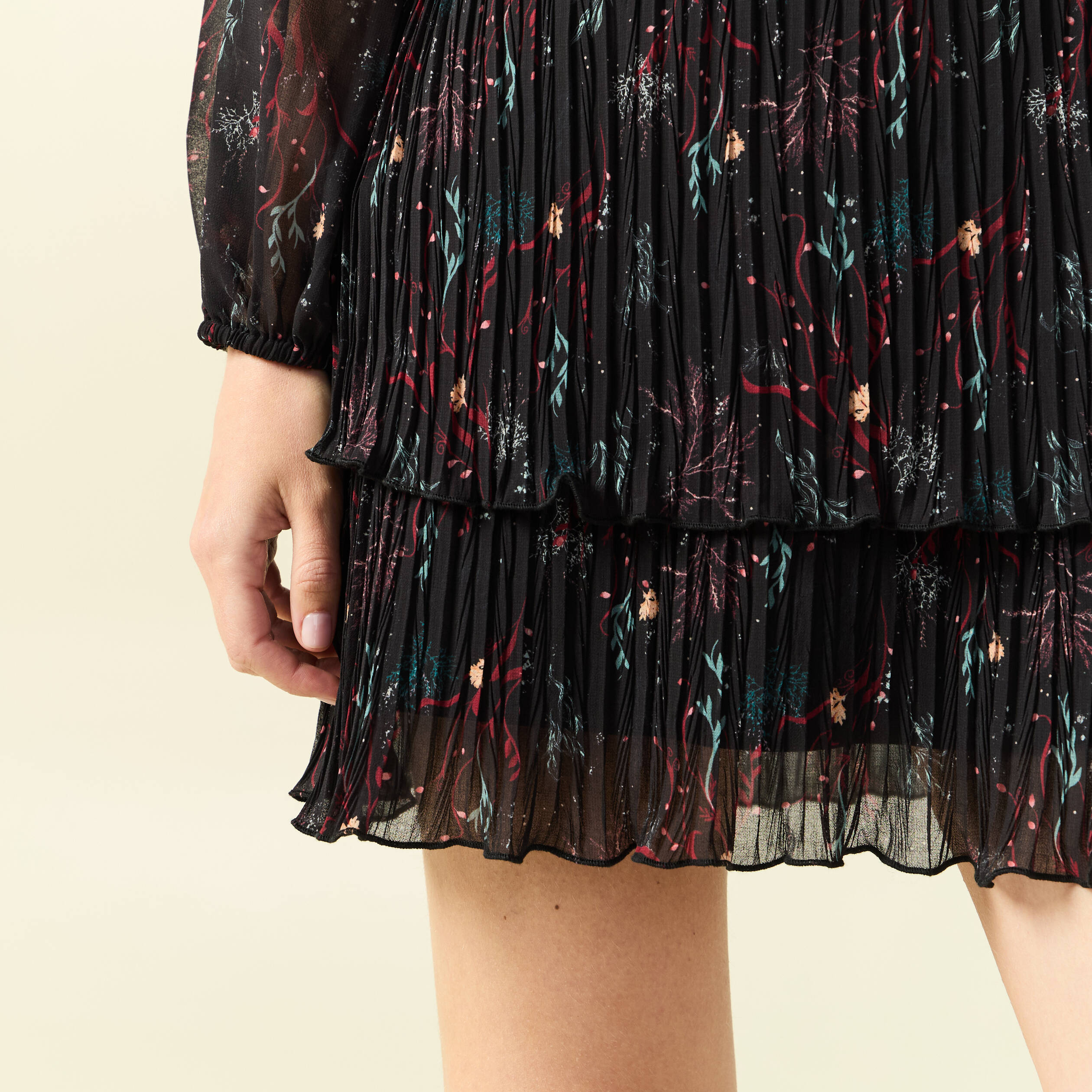 Robe &eacute;vas&eacute;e bas pliss&eacute; noir femme
