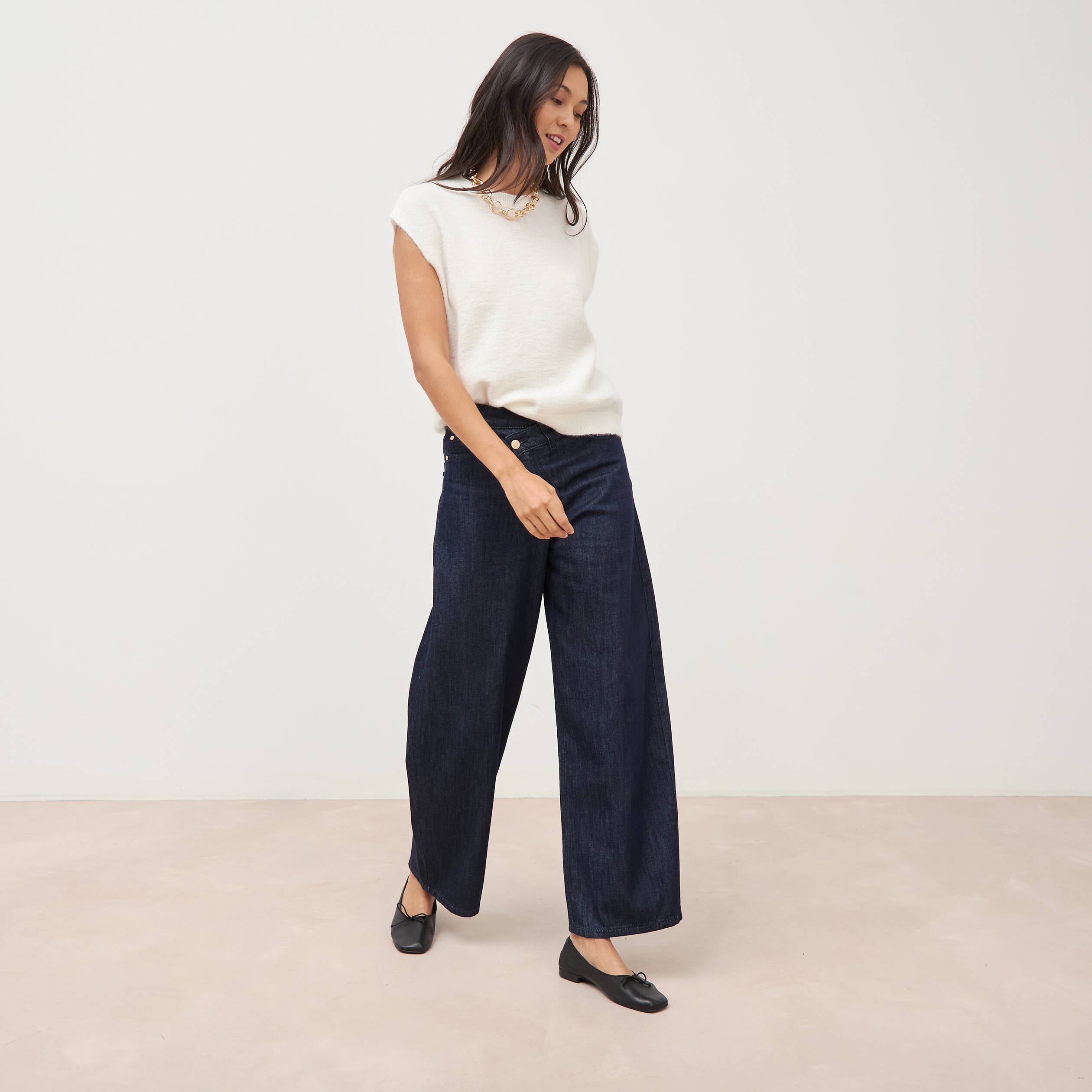 Pull droit court sans manches col rond ecru femme